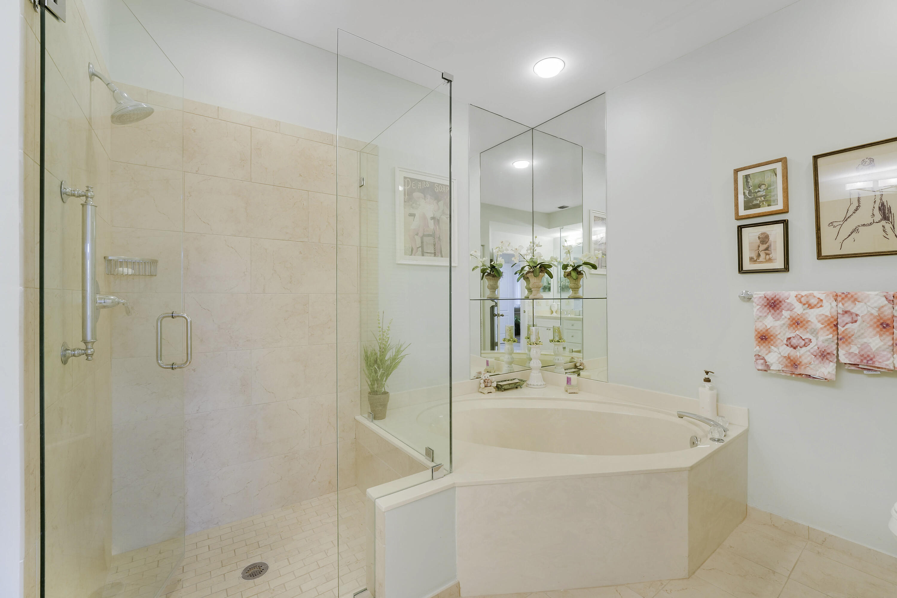 LEGENDS CONDO - Residential