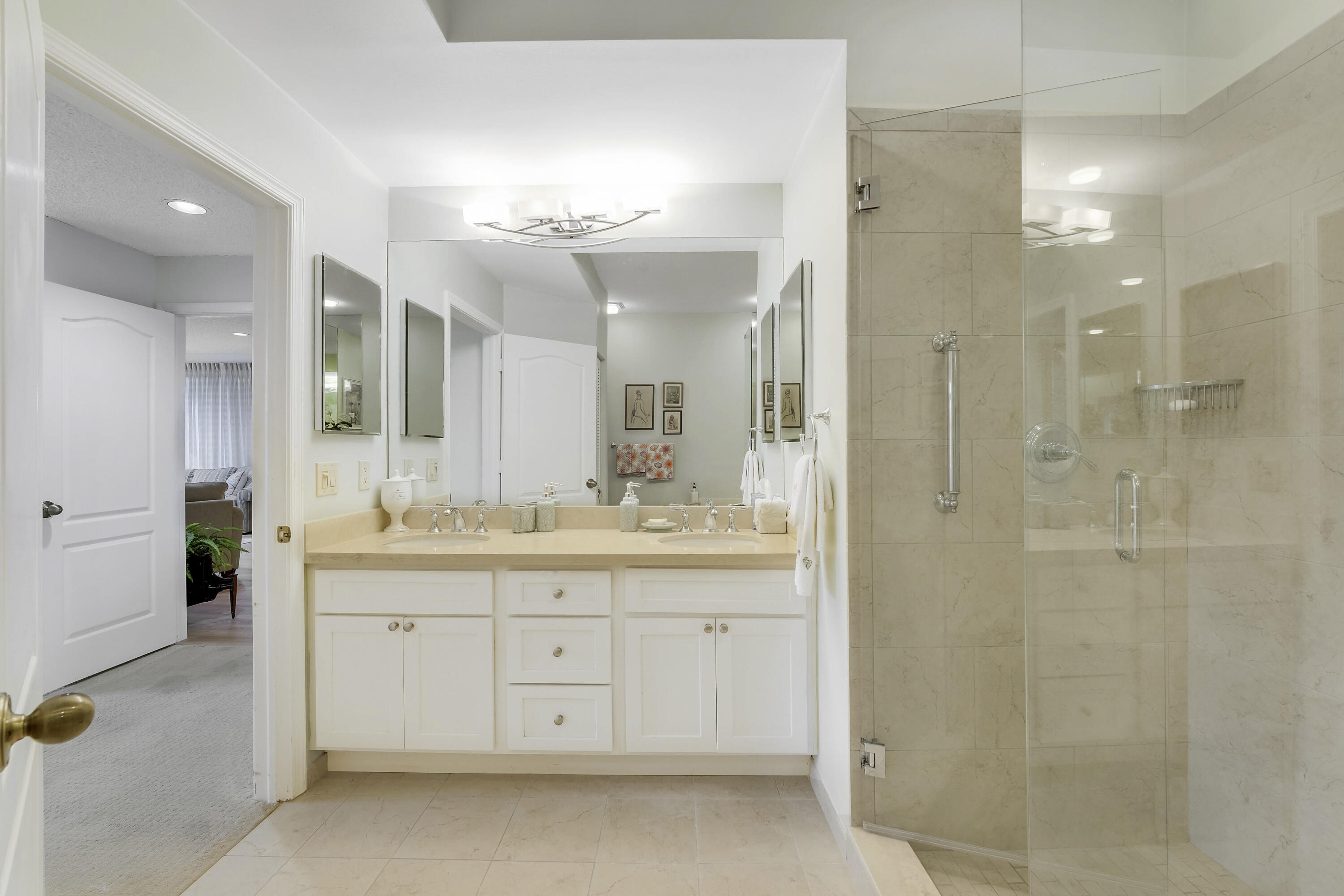 LEGENDS CONDO - Residential