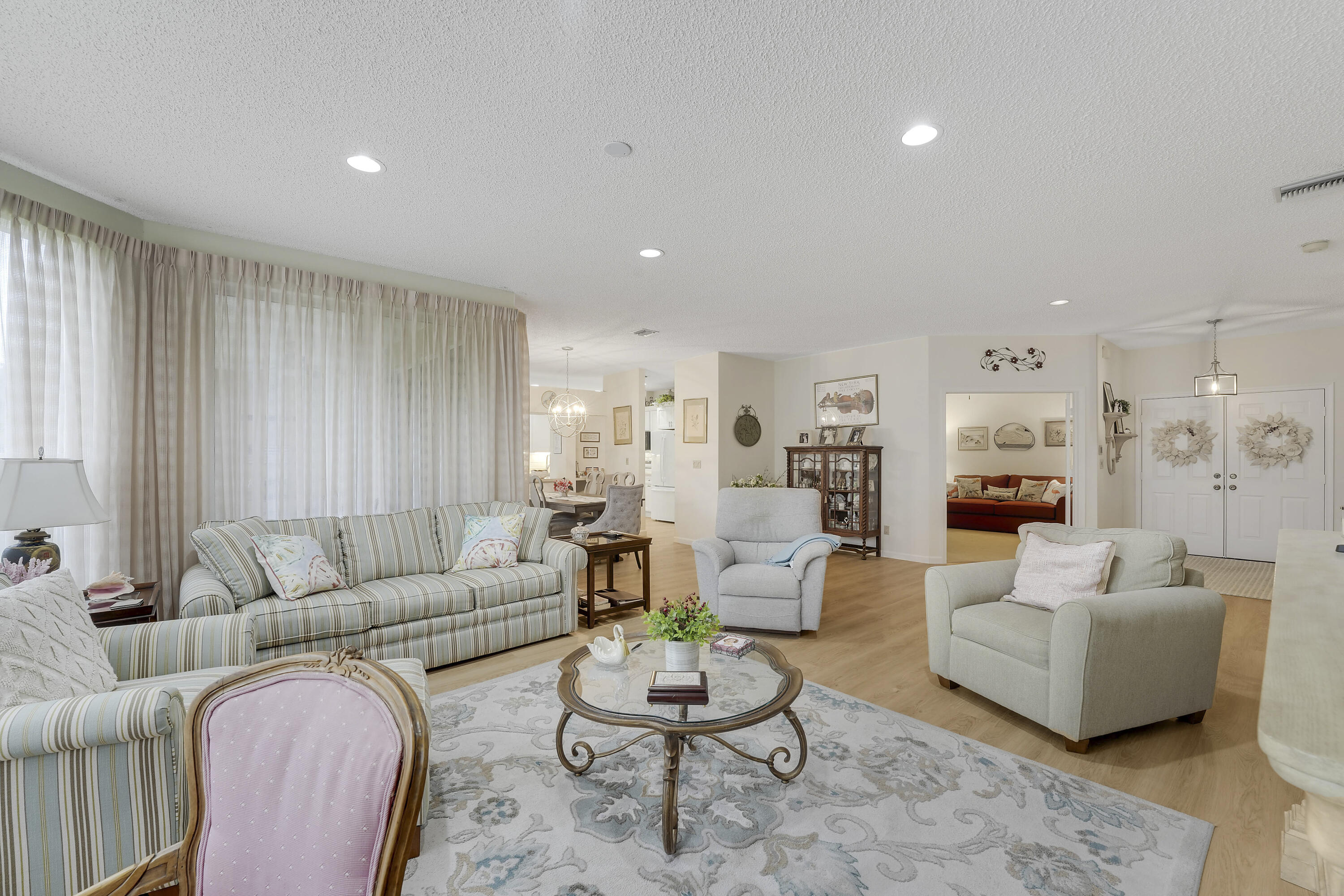 LEGENDS CONDO - Residential