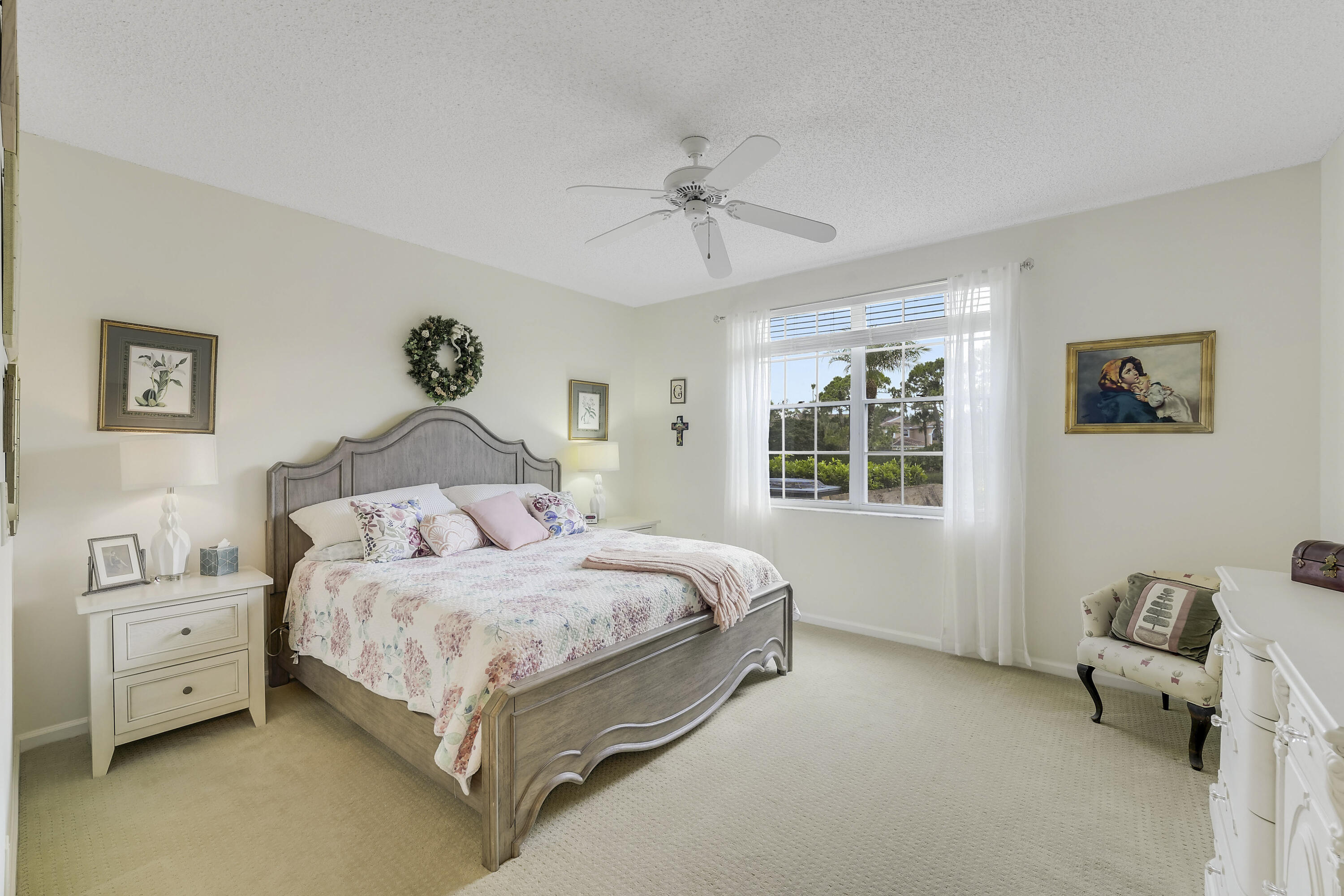 LEGENDS CONDO - Residential