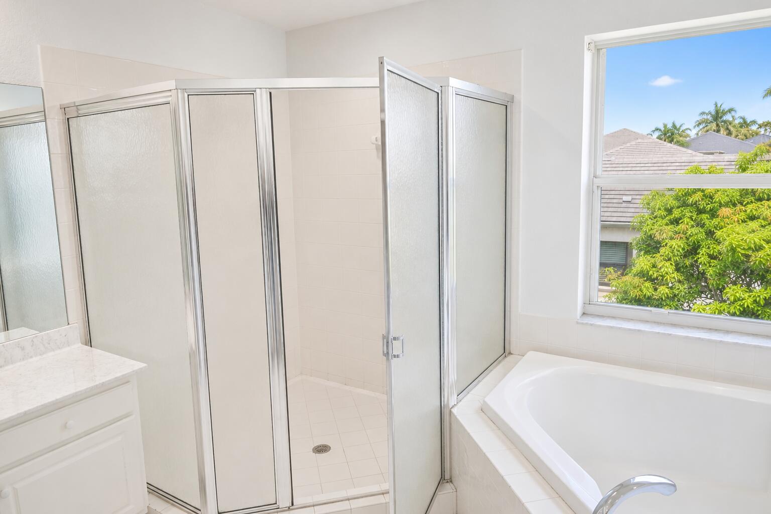 PEMBROKE SHORES - Residential