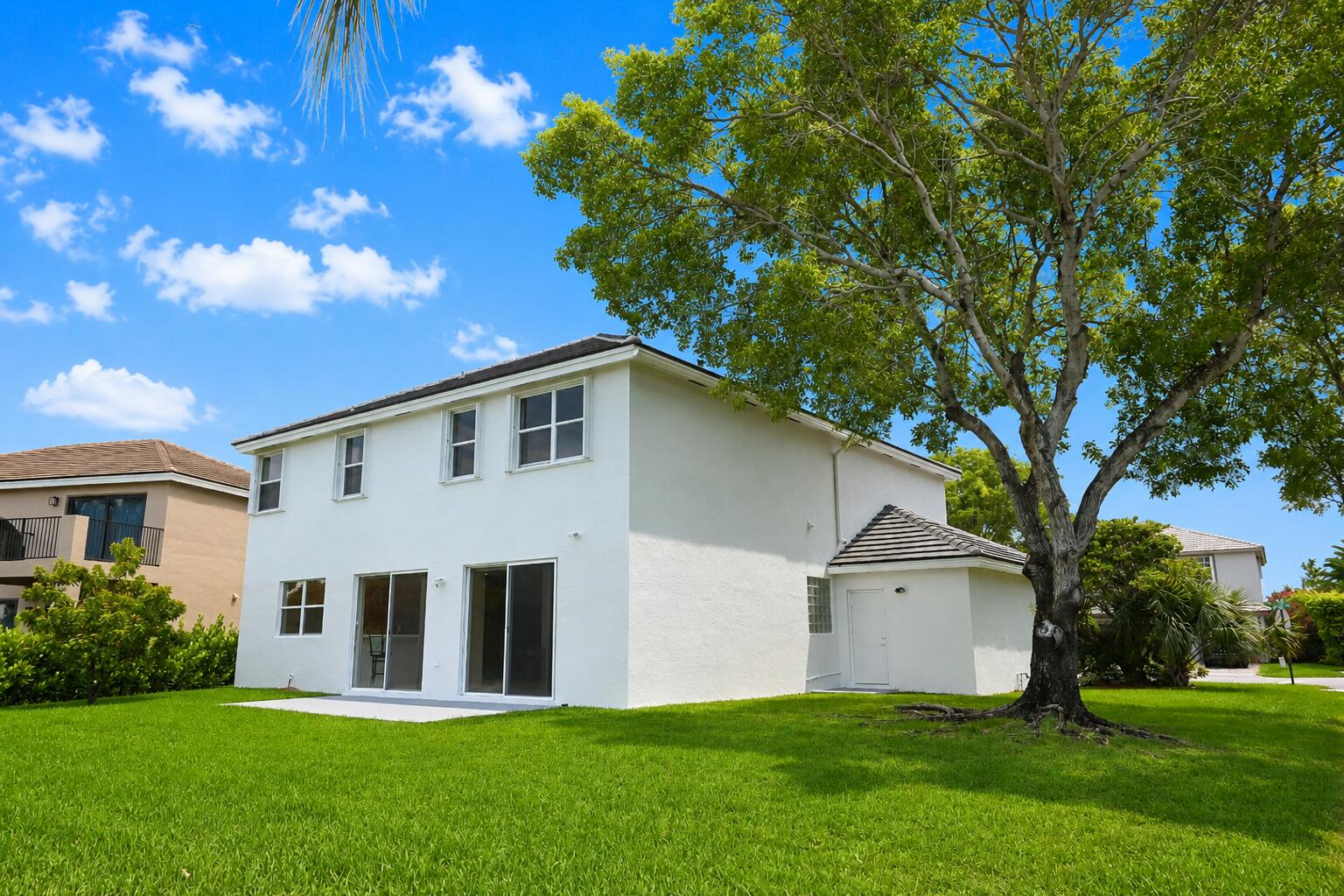 PEMBROKE SHORES - Residential