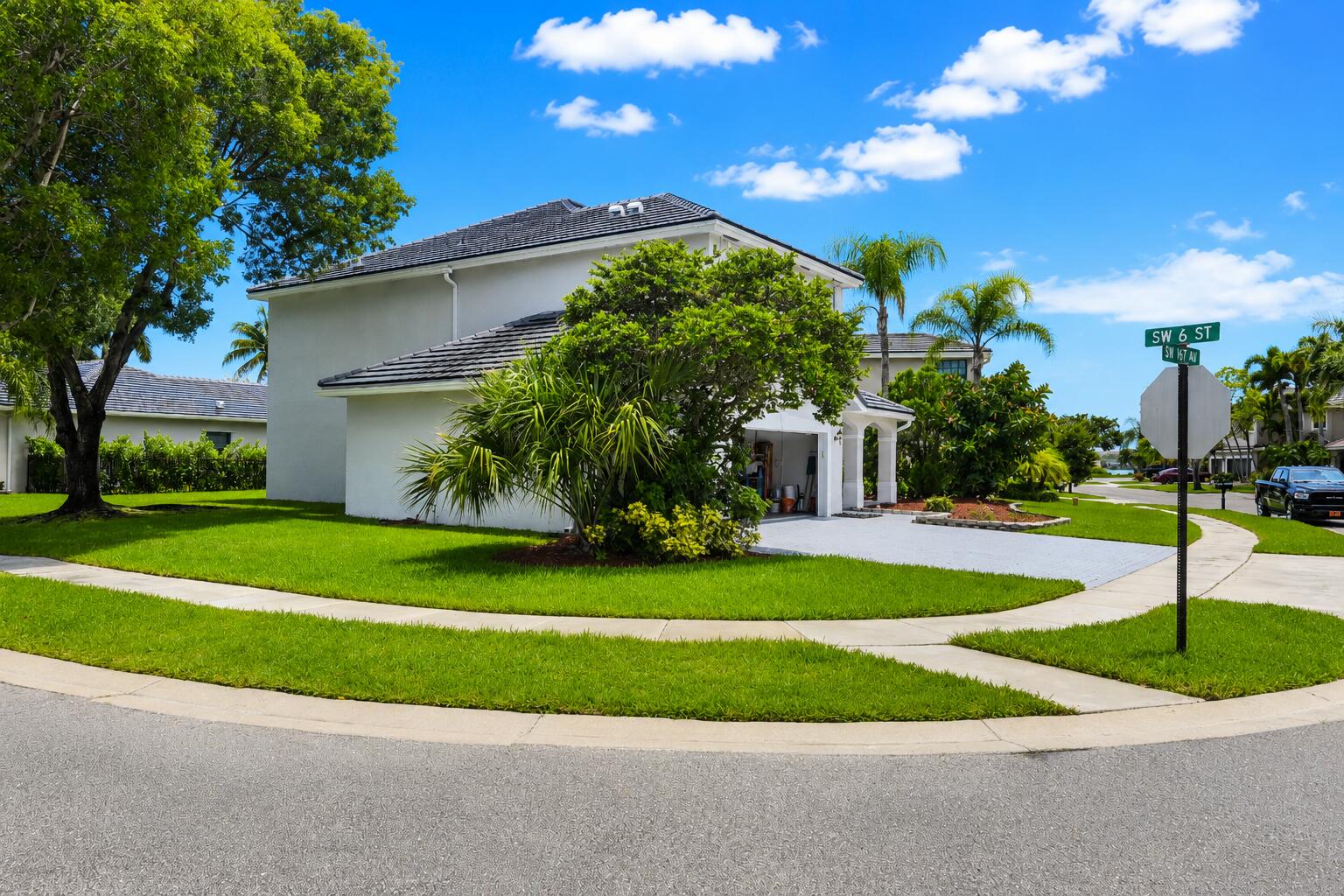 PEMBROKE SHORES - Residential