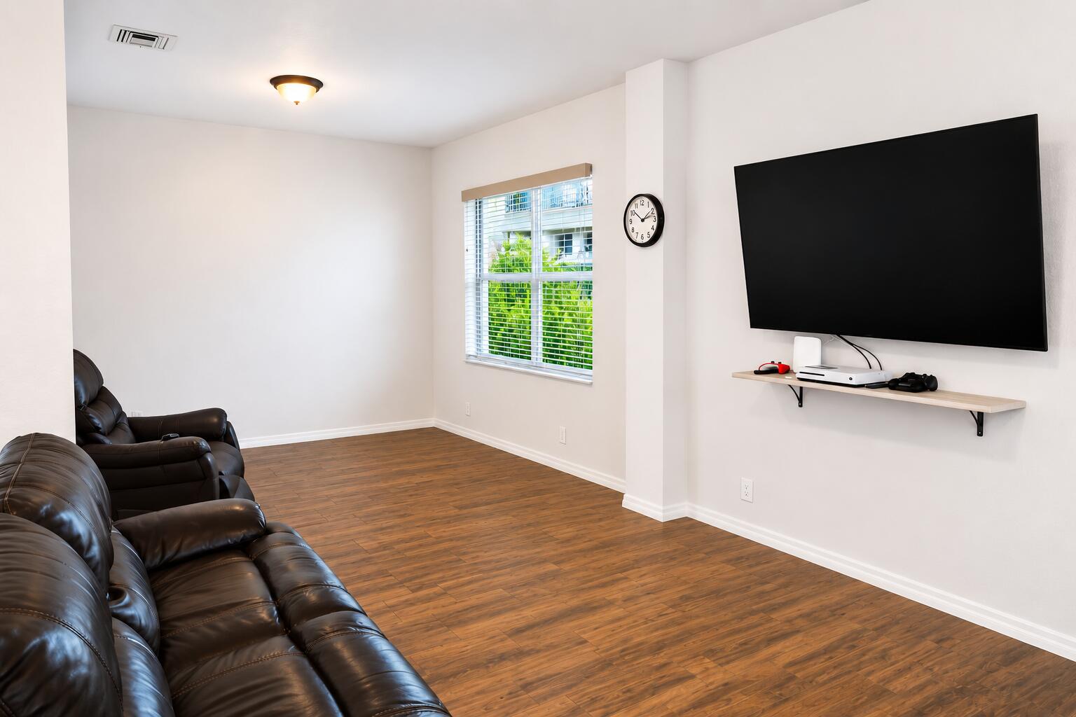 PEMBROKE SHORES - Residential