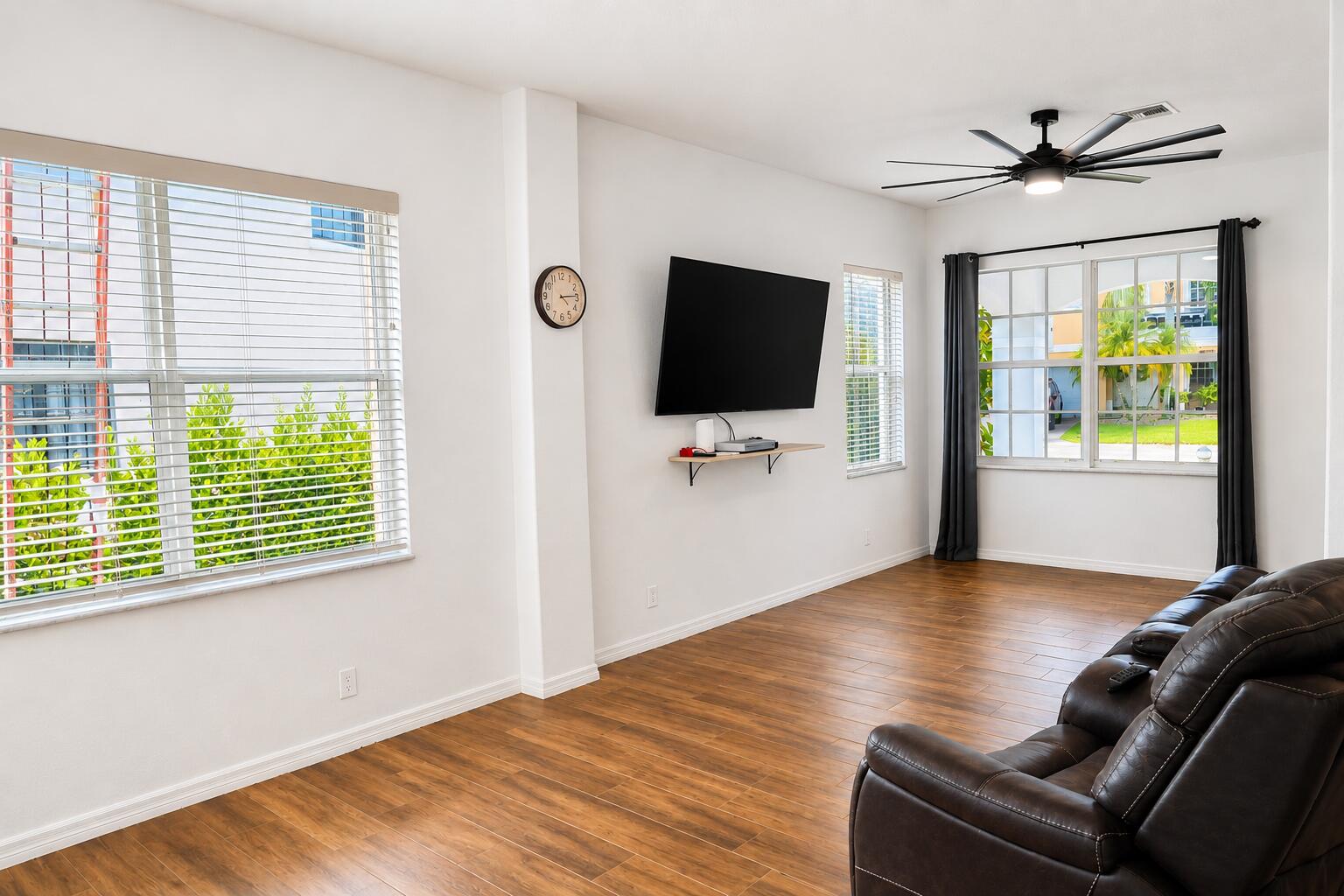 PEMBROKE SHORES - Residential
