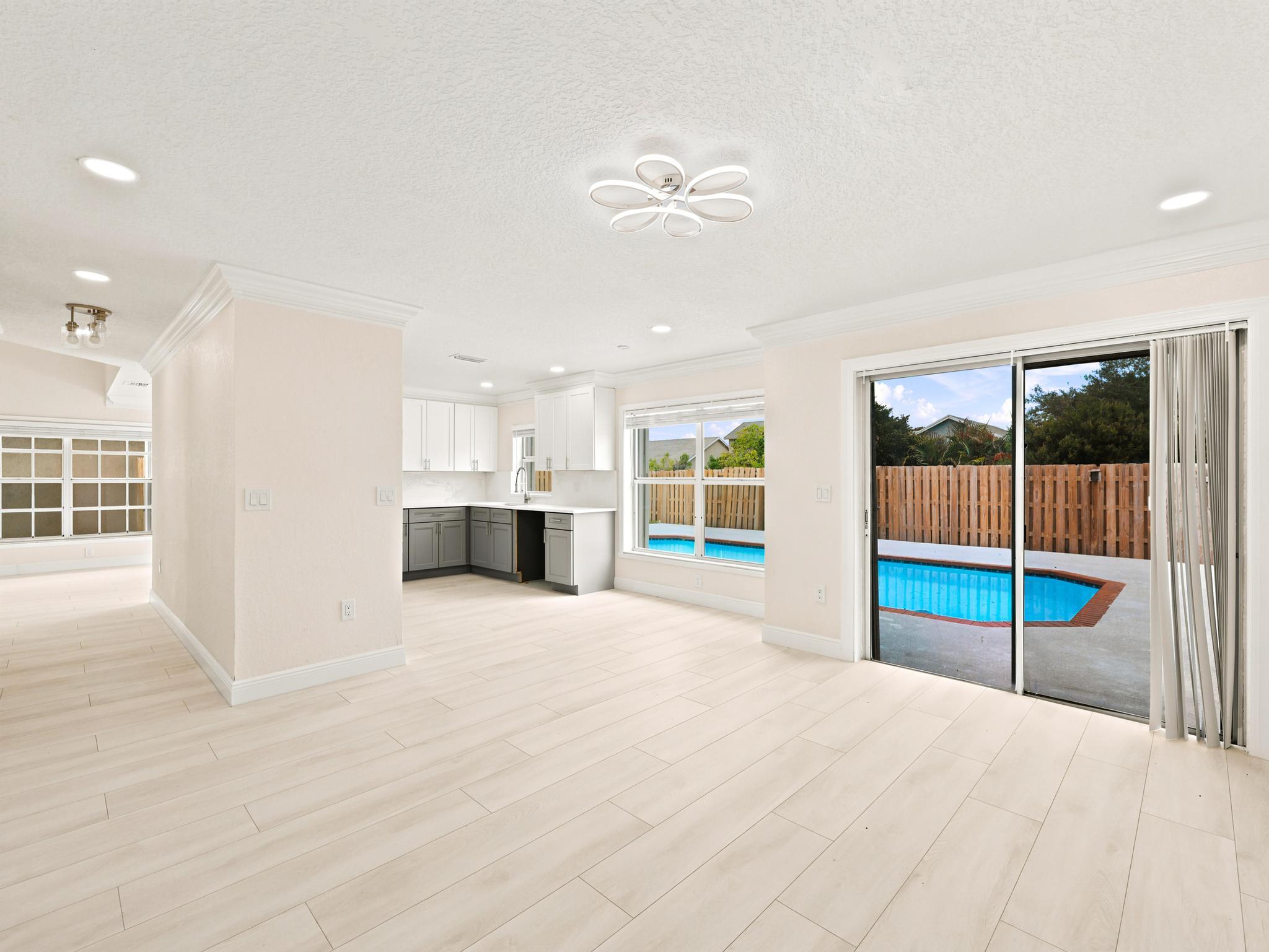 SAWGRASS ESTATES - Residential
