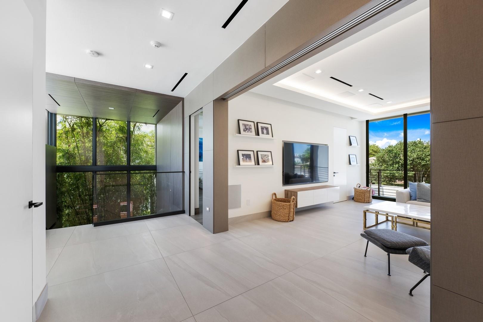 SEVEN ISLES - Residential