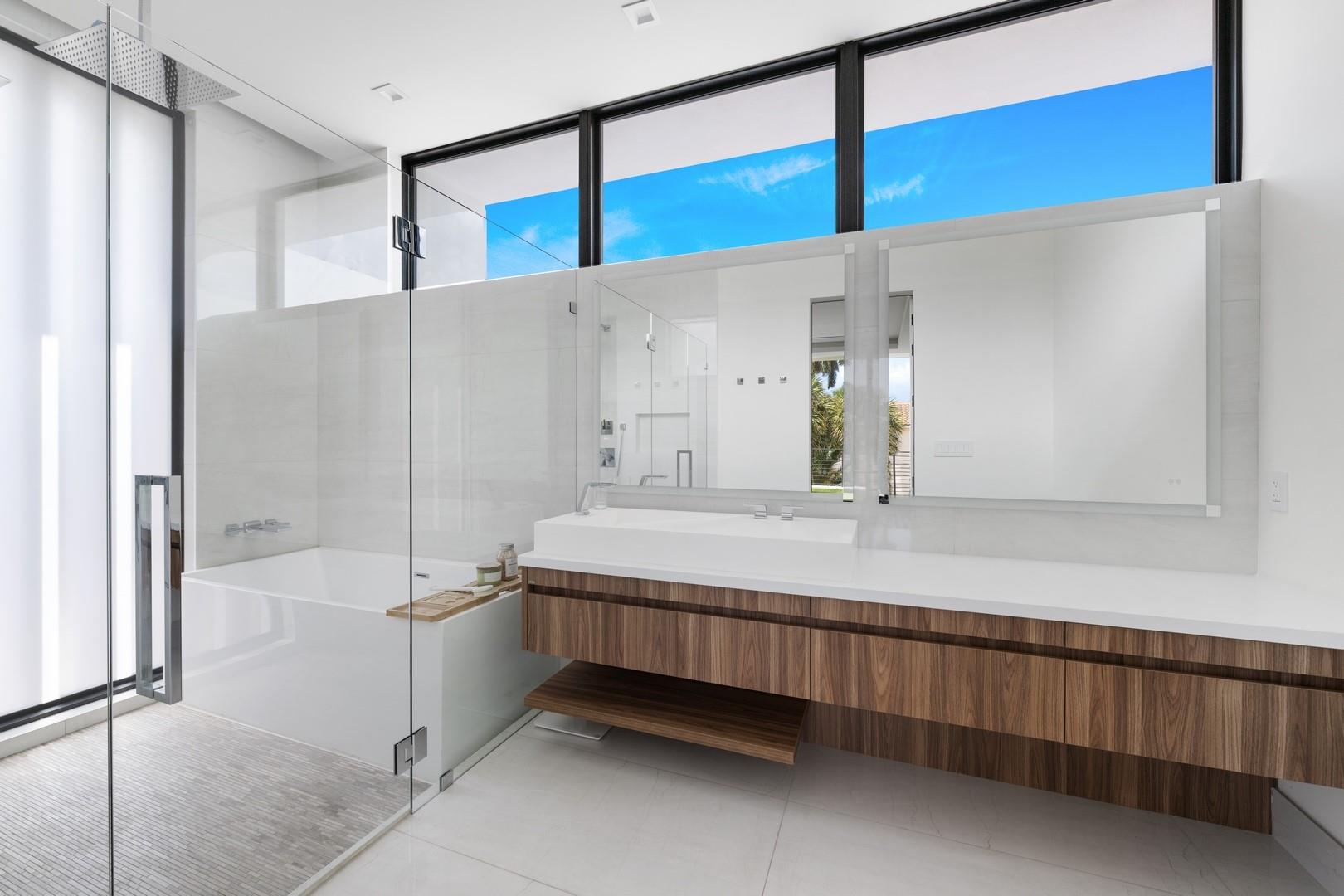 SEVEN ISLES - Residential