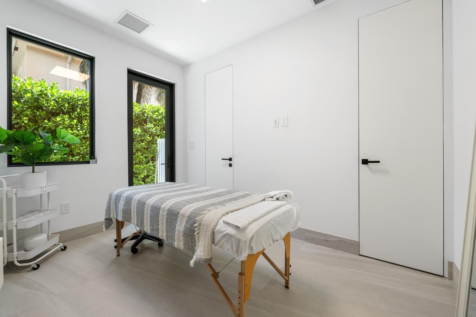 SEVEN ISLES - Residential