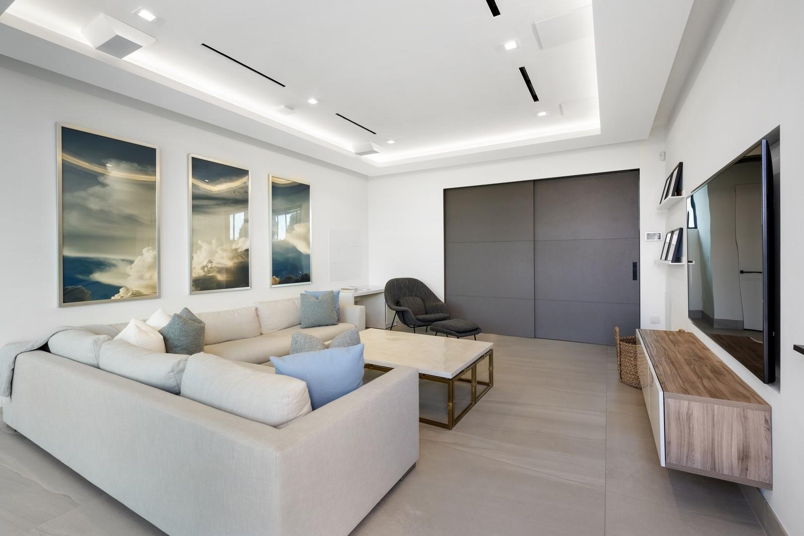 SEVEN ISLES - Residential