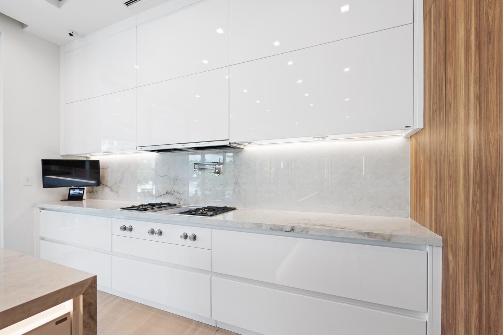 SEVEN ISLES - Residential