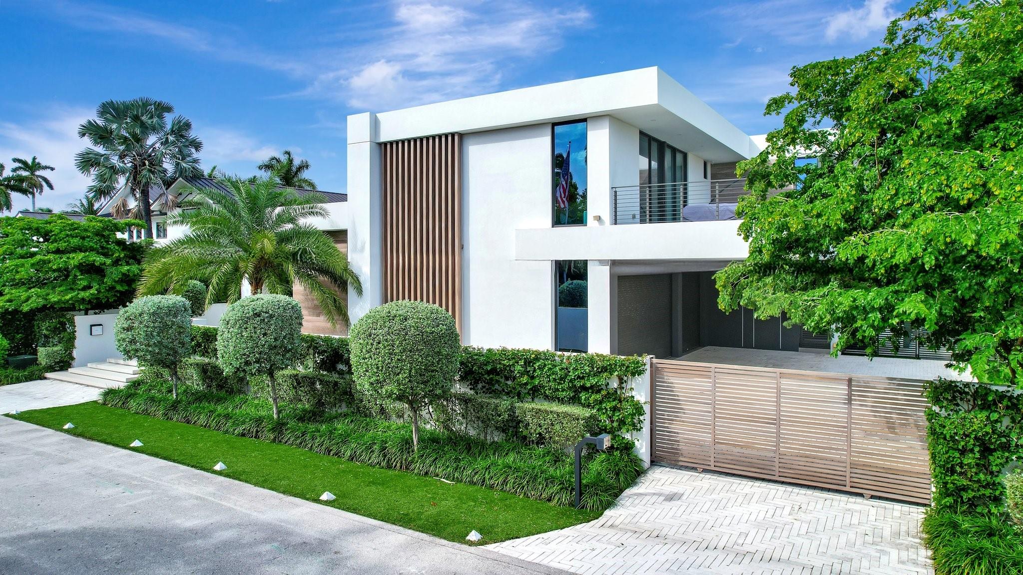 SEVEN ISLES - Residential