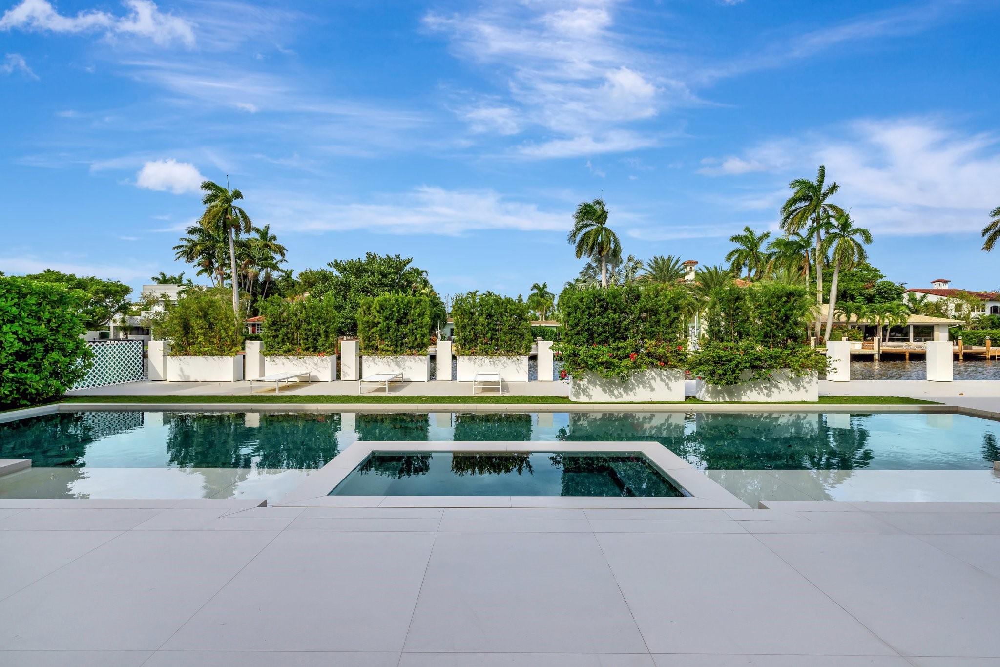 SEVEN ISLES - Residential