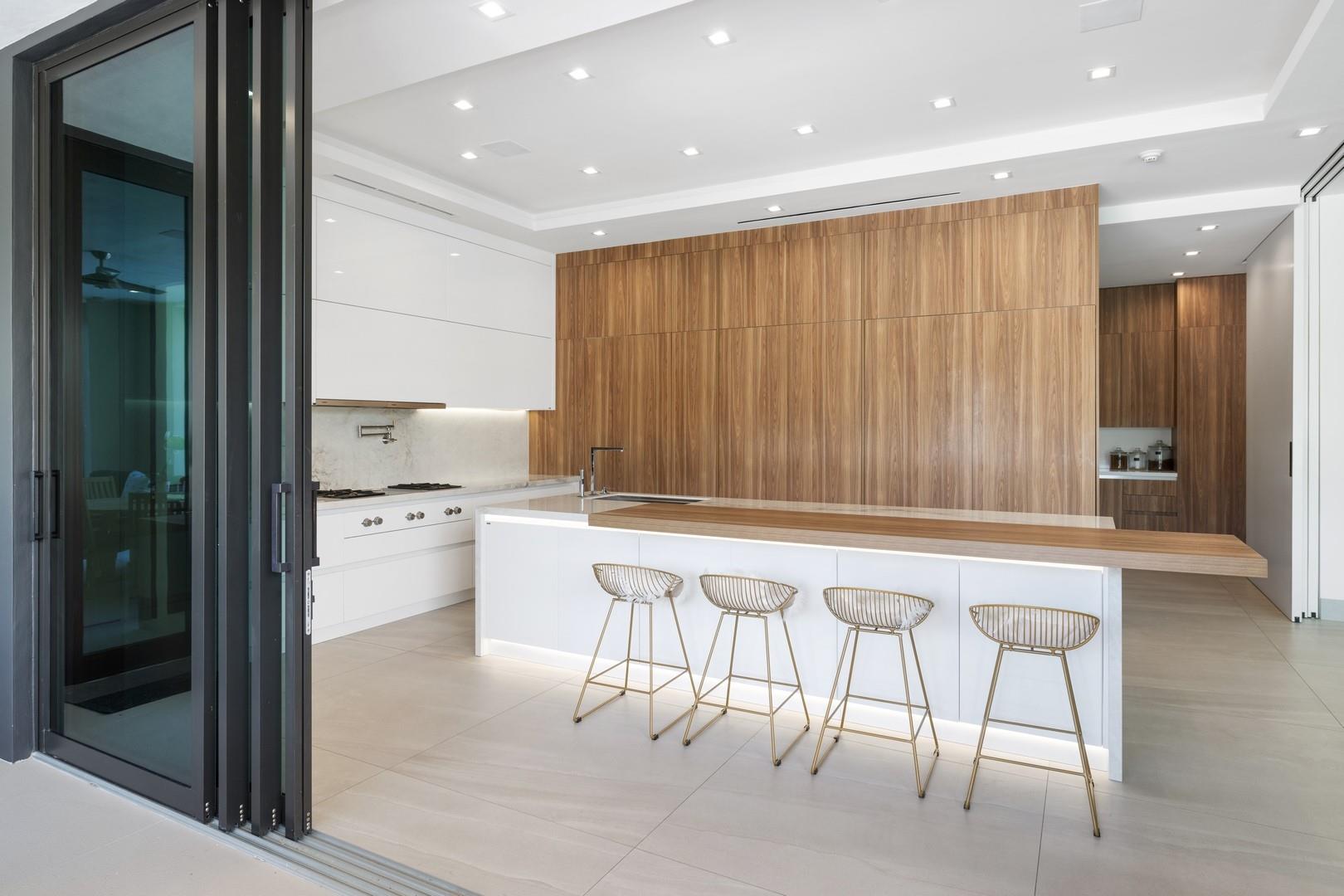 SEVEN ISLES - Residential