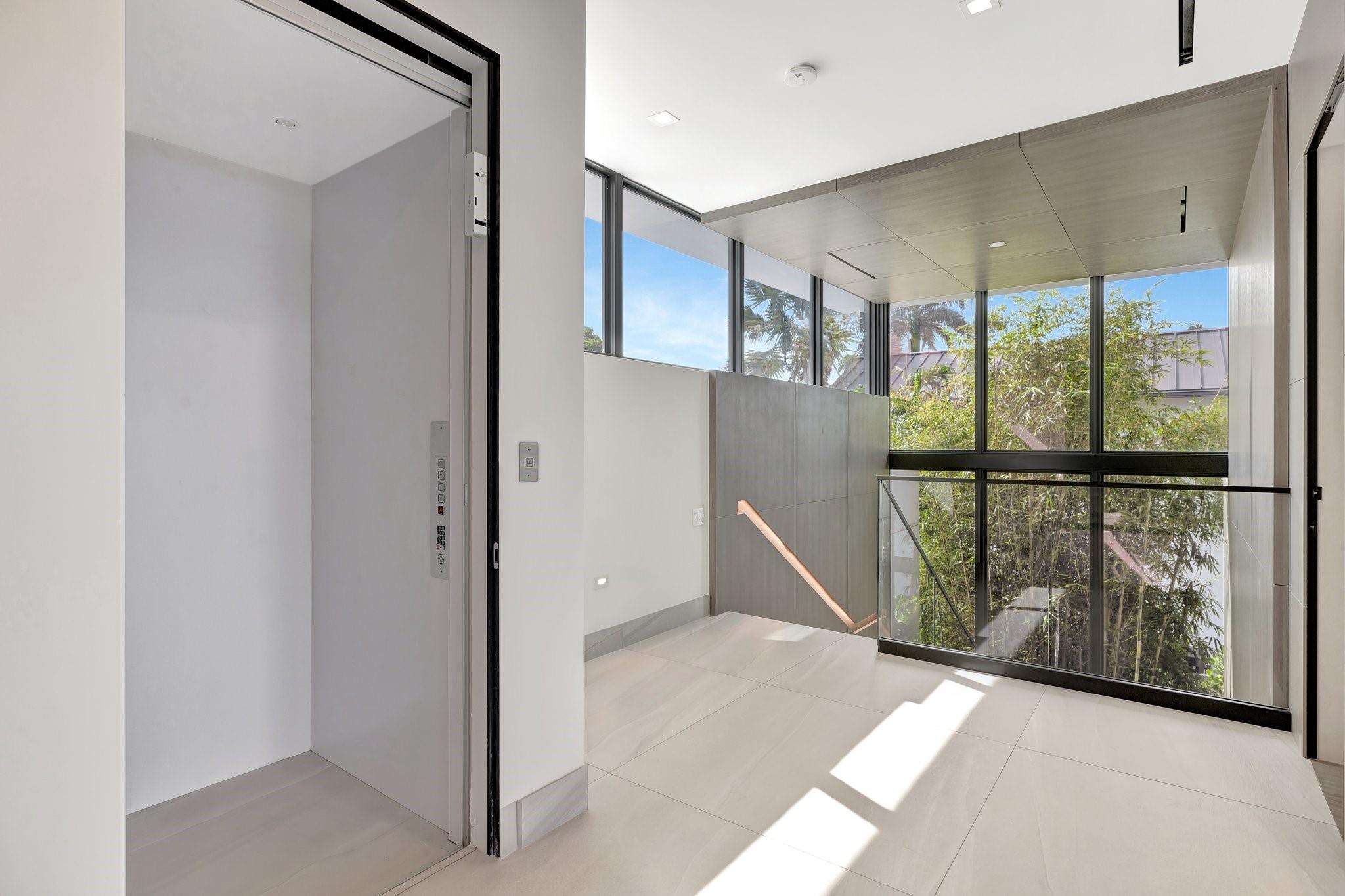 SEVEN ISLES - Residential