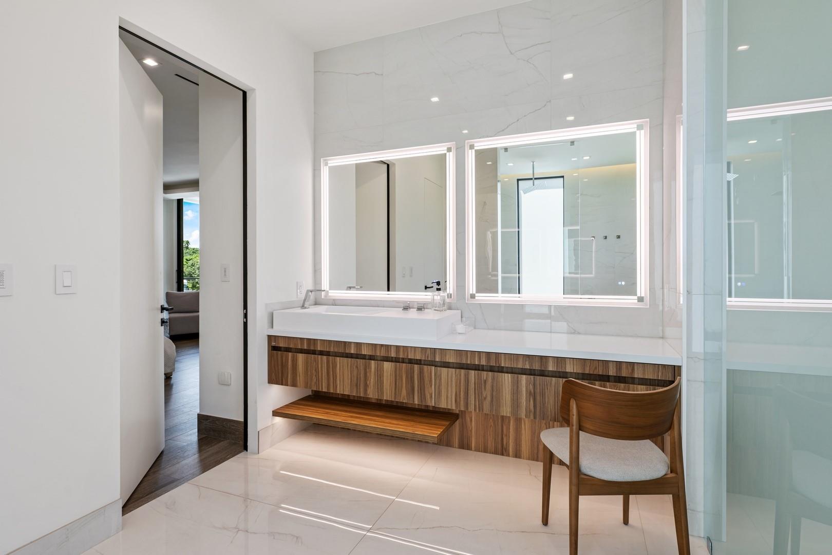 SEVEN ISLES - Residential
