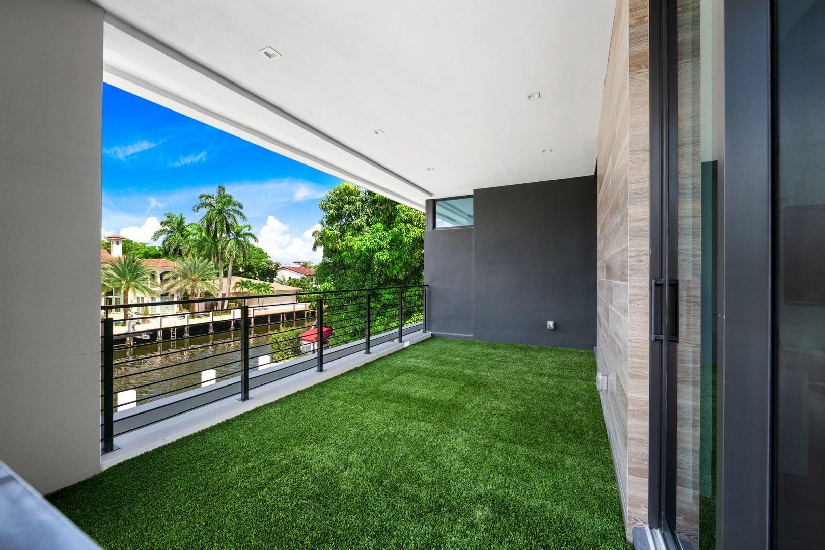 SEVEN ISLES - Residential