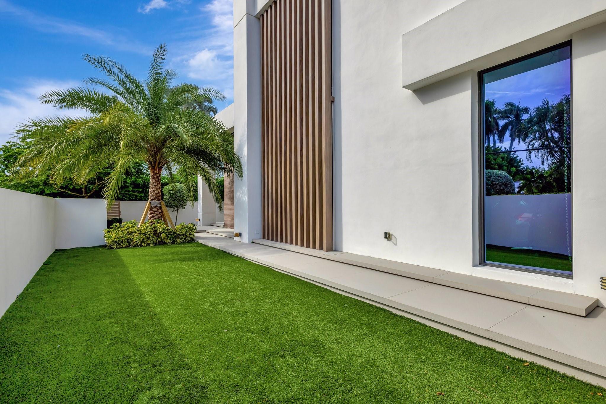 SEVEN ISLES - Residential