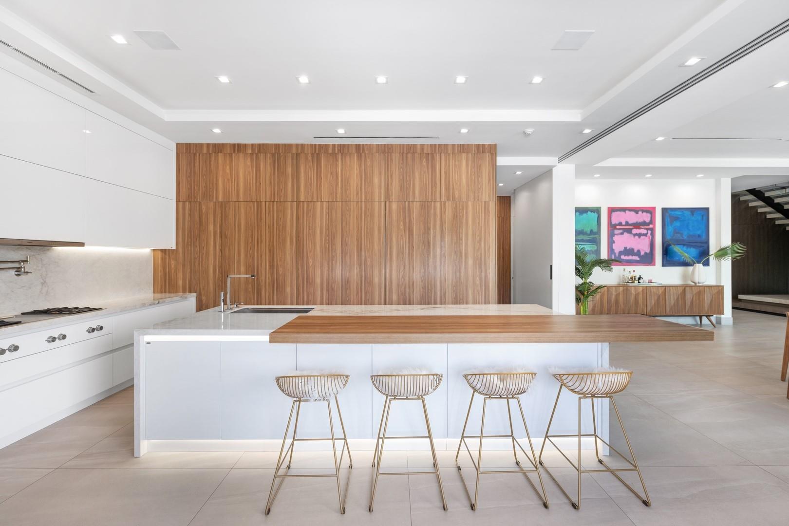 SEVEN ISLES - Residential