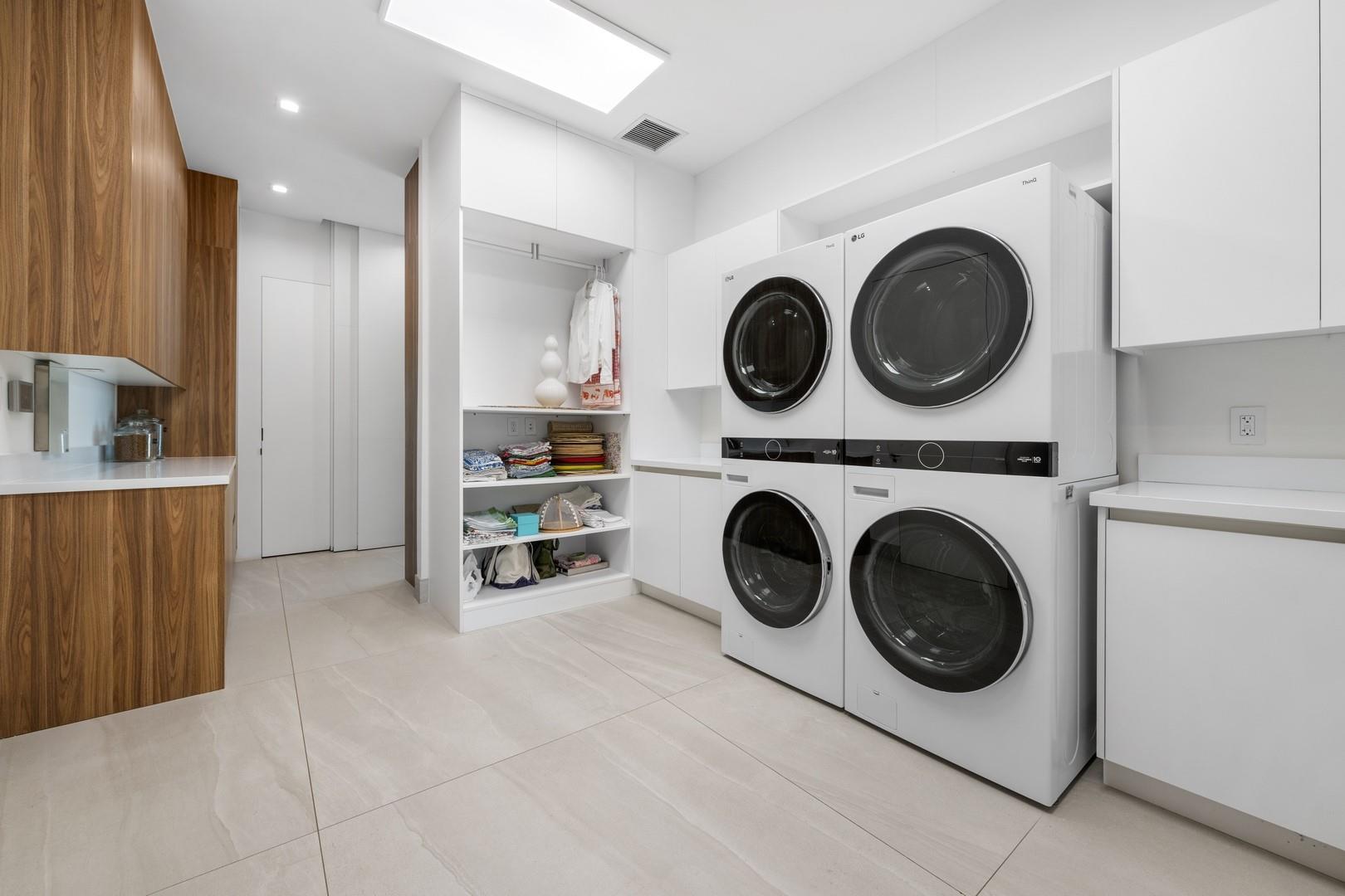 SEVEN ISLES - Residential