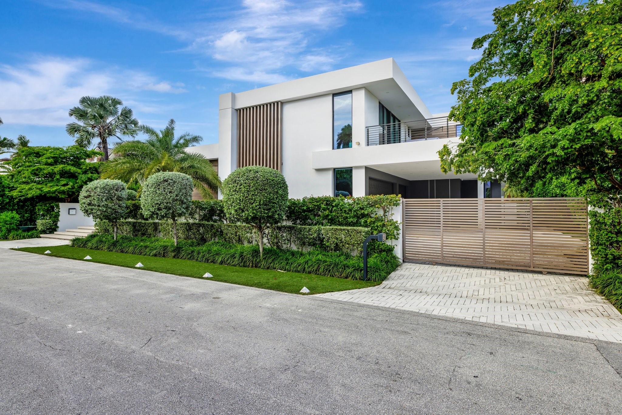 SEVEN ISLES - Residential