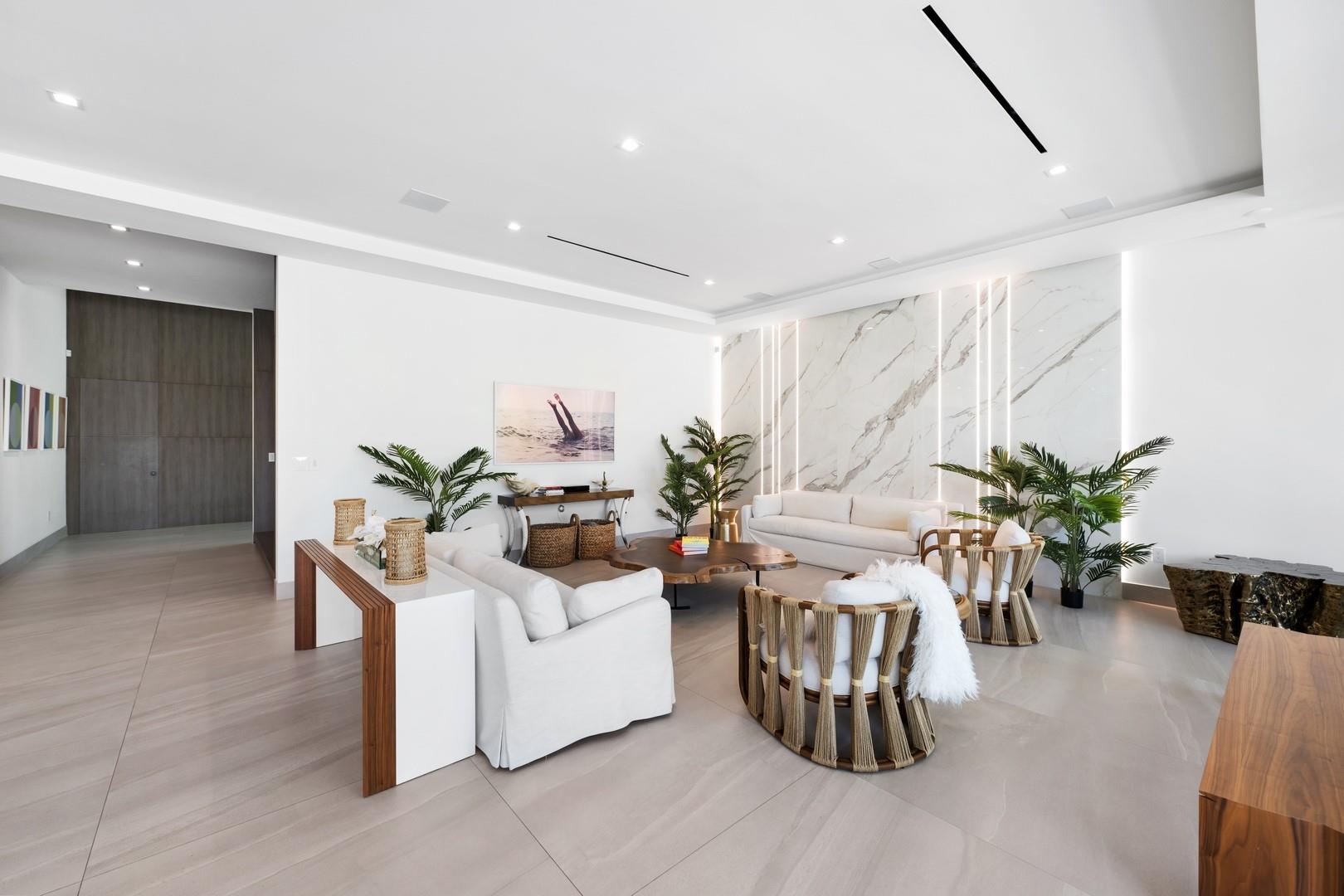 SEVEN ISLES - Residential