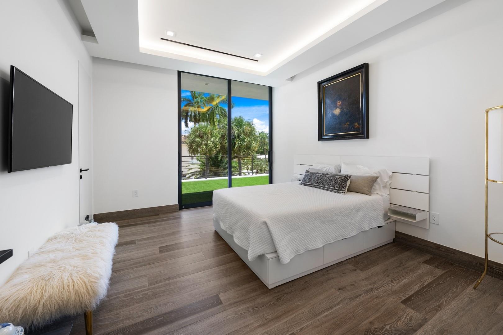 SEVEN ISLES - Residential