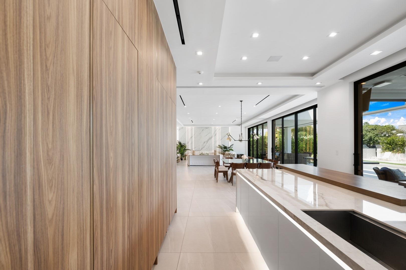 SEVEN ISLES - Residential