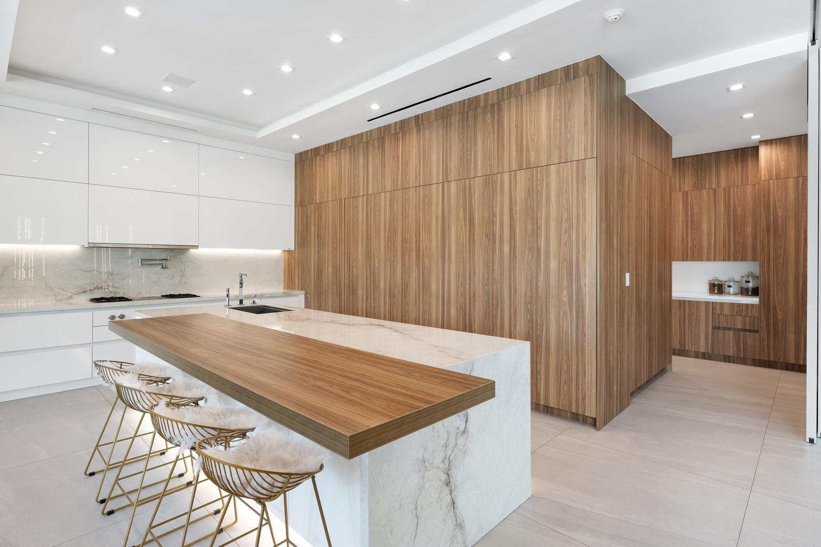 SEVEN ISLES - Residential
