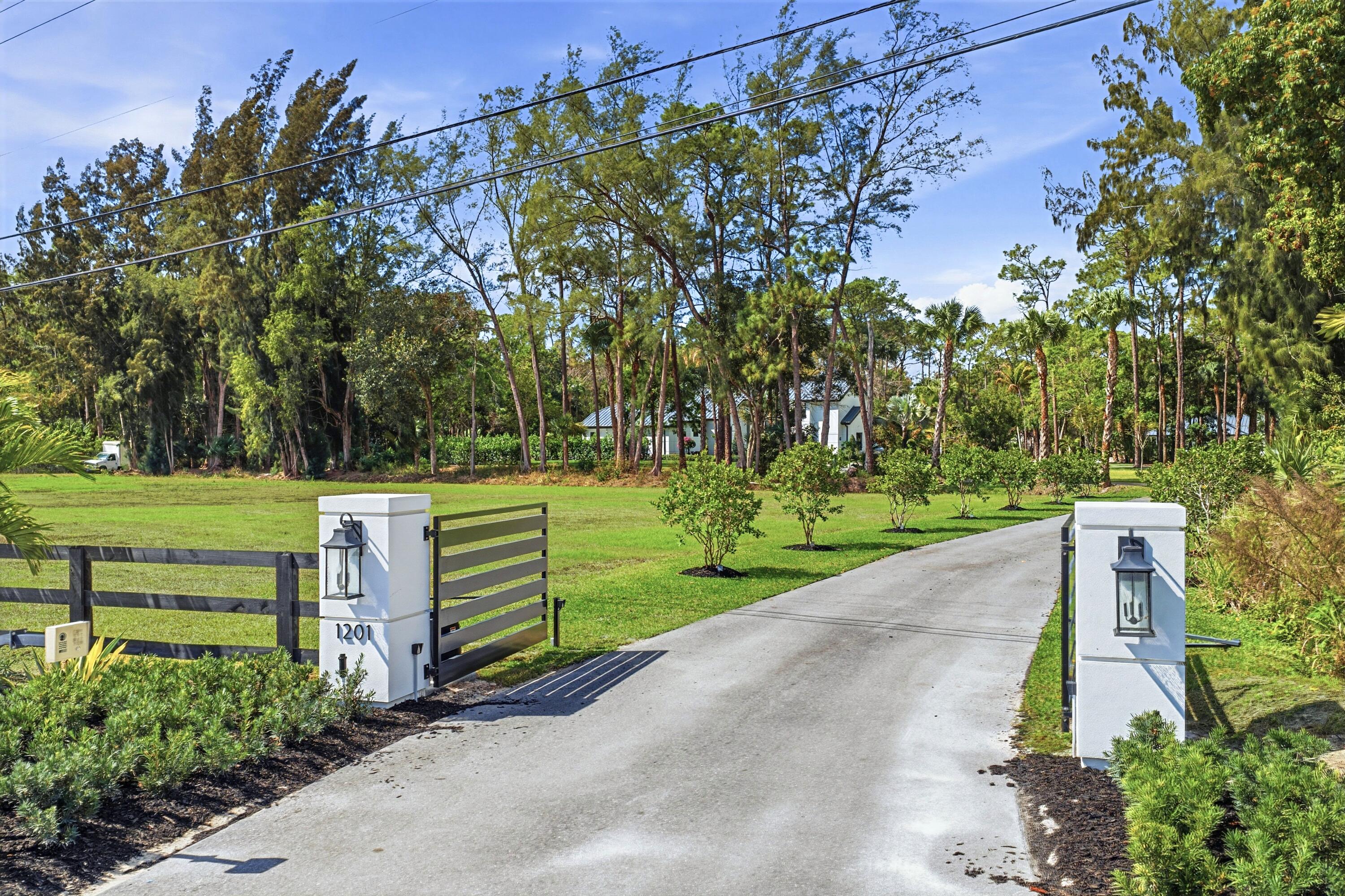 LOXAHATCHEE GROVES - Residential