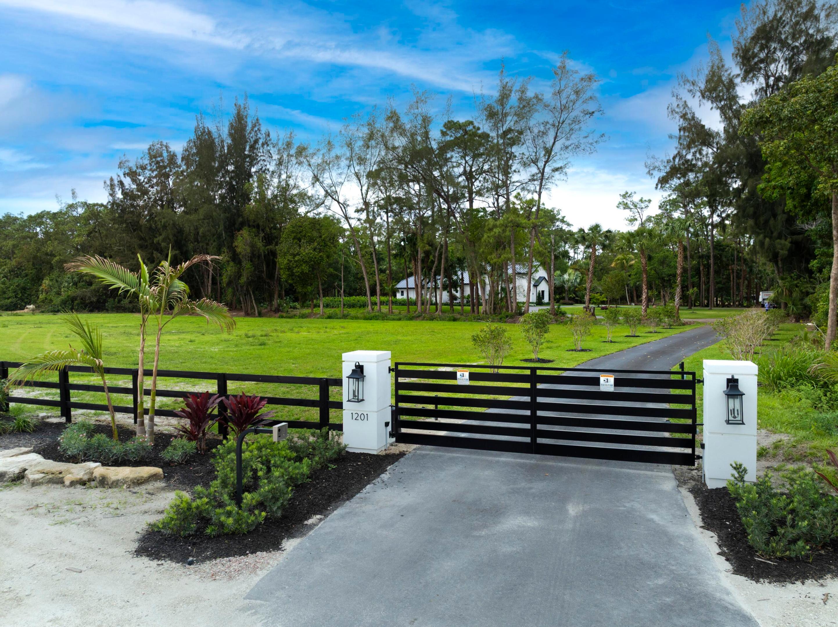 LOXAHATCHEE GROVES - Residential