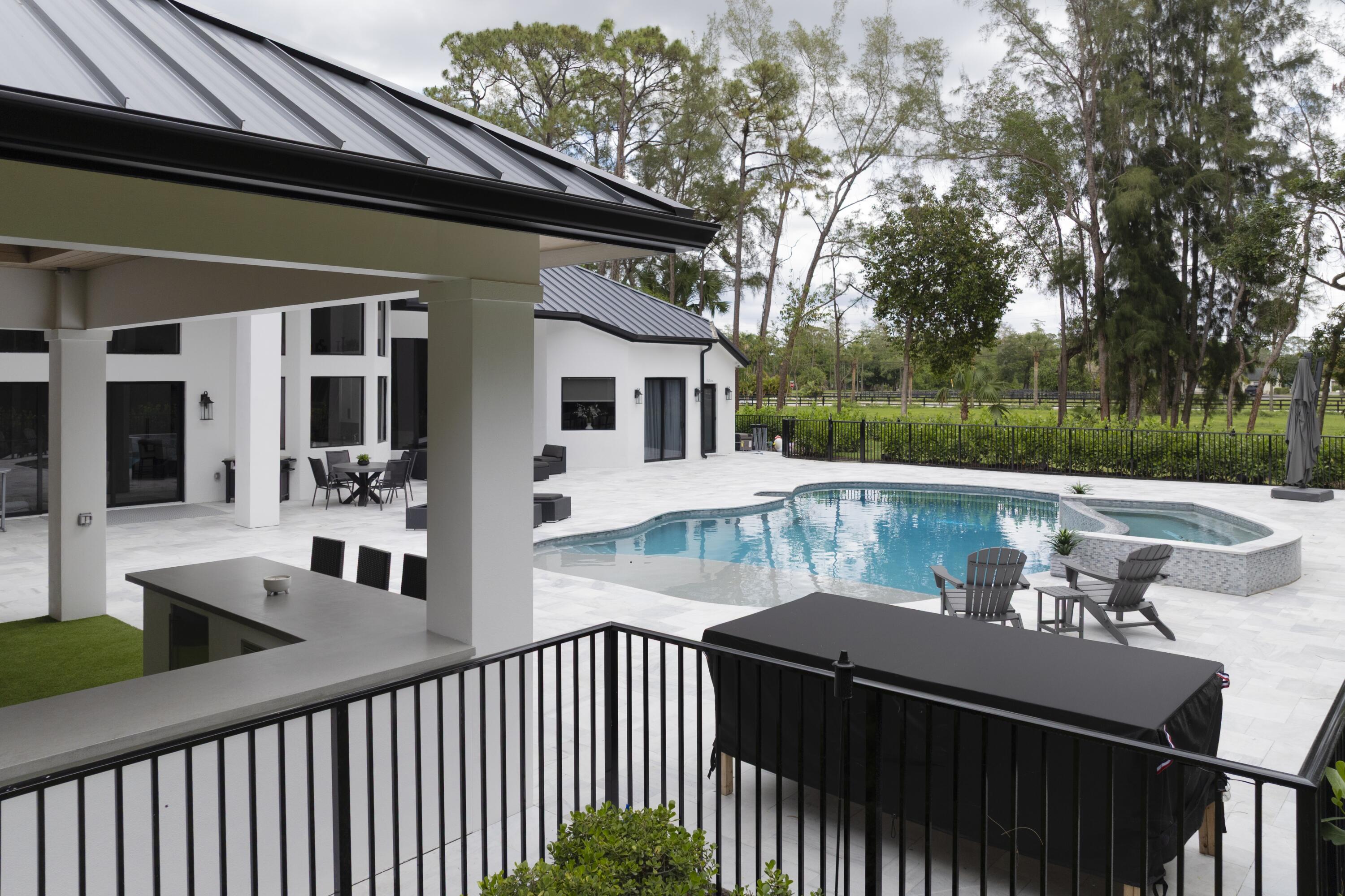 LOXAHATCHEE GROVES - Residential