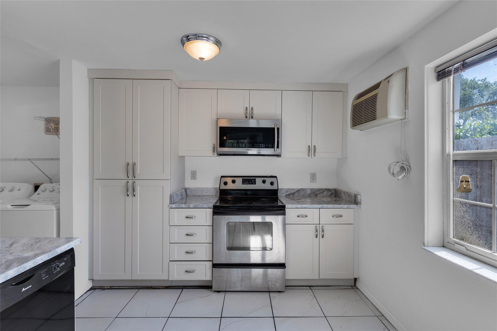 TAMARAC LAKES SECOND SEC - Residential Lease