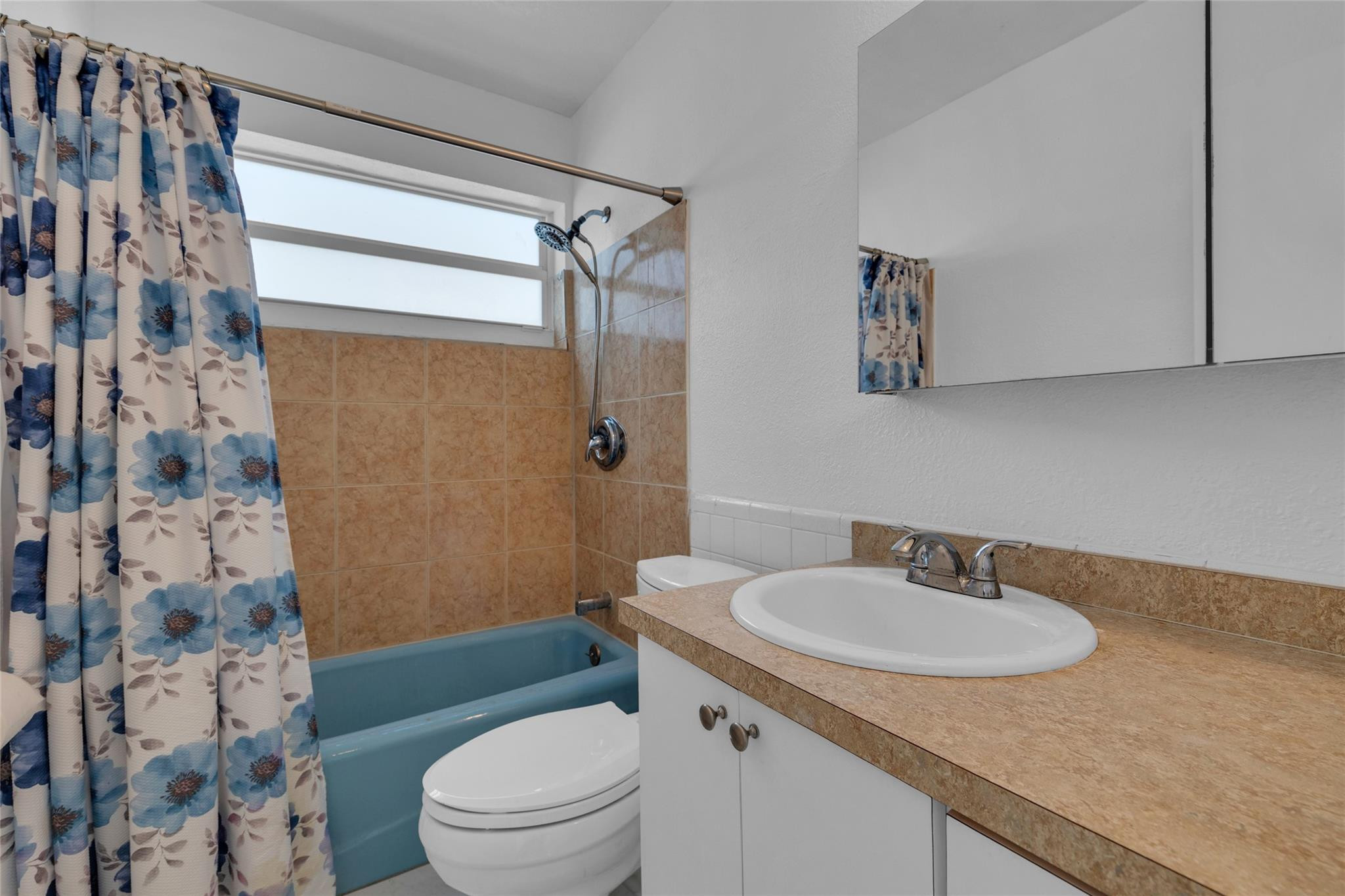 TAMARAC LAKES SECOND SEC - Residential Lease