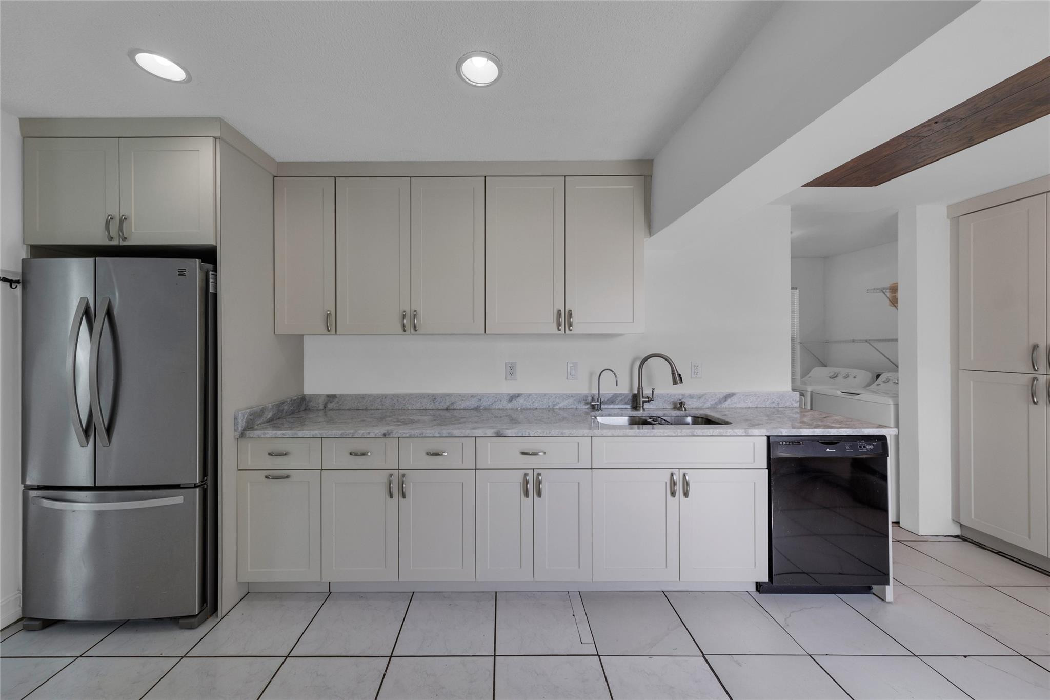 TAMARAC LAKES SECOND SEC - Residential Lease