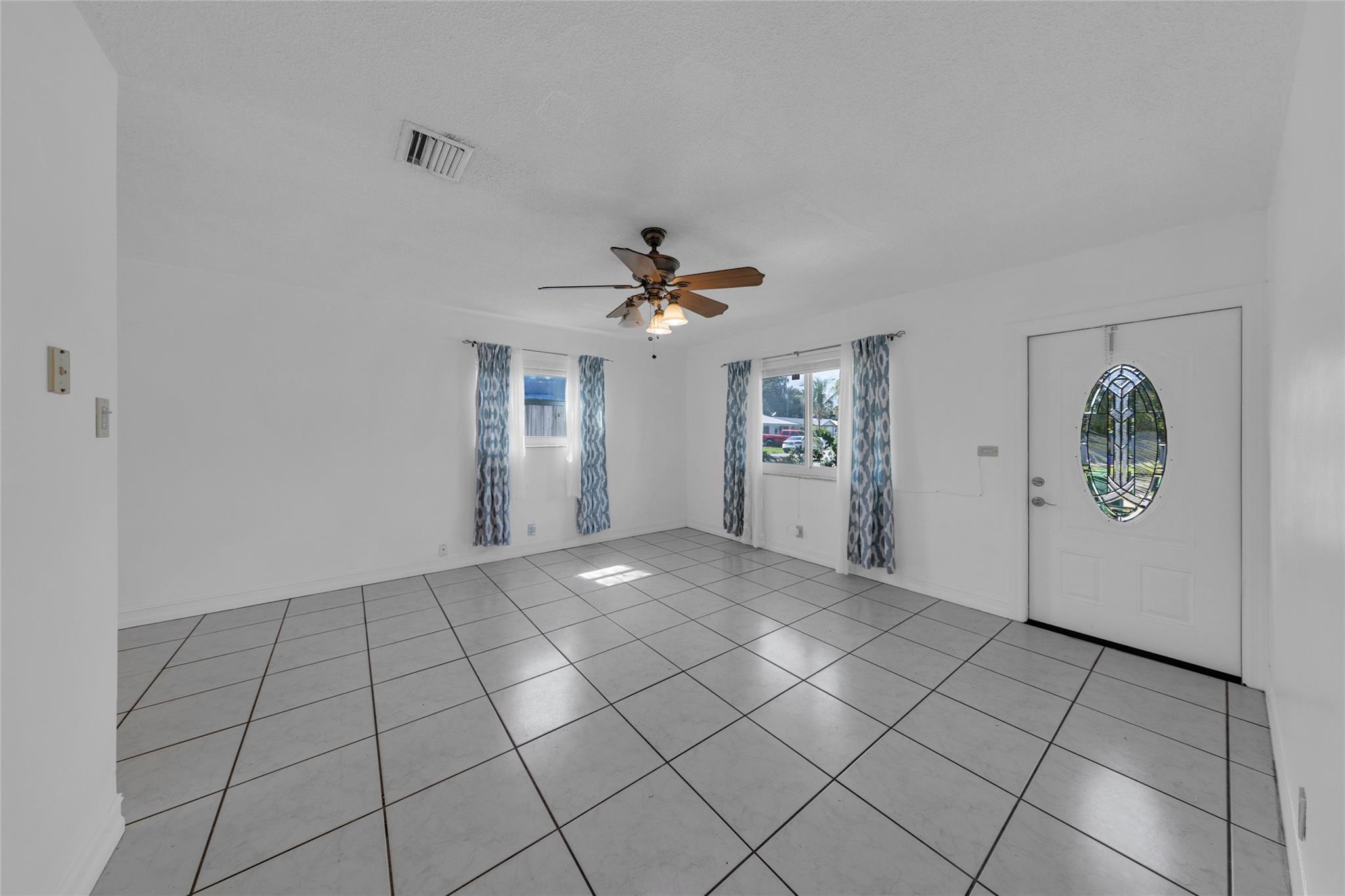 TAMARAC LAKES SECOND SEC - Residential Lease