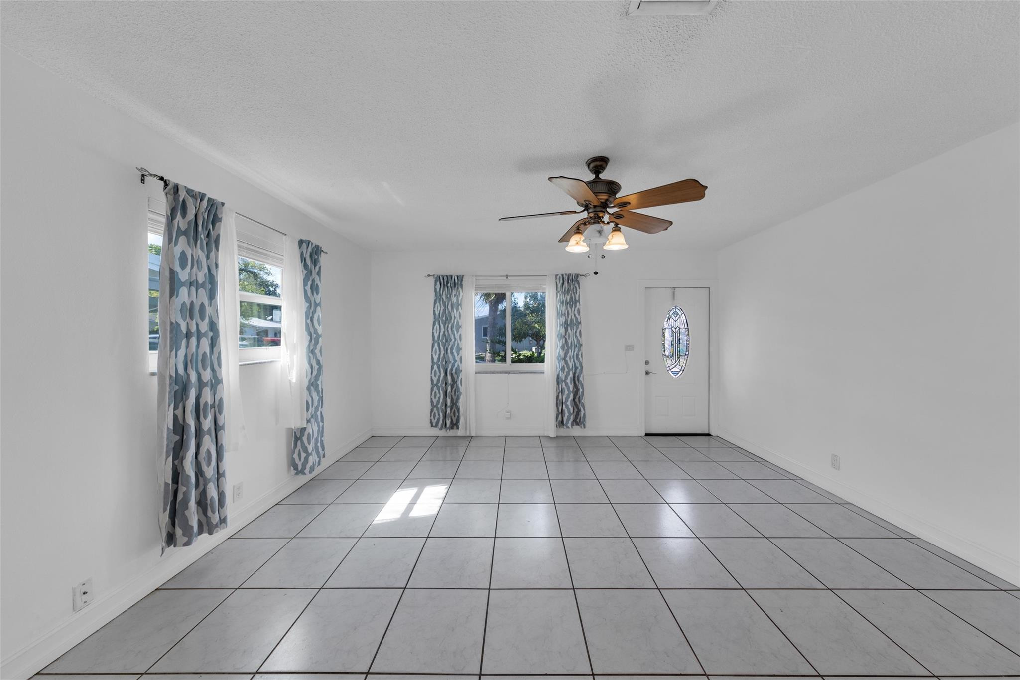 TAMARAC LAKES SECOND SEC - Residential Lease