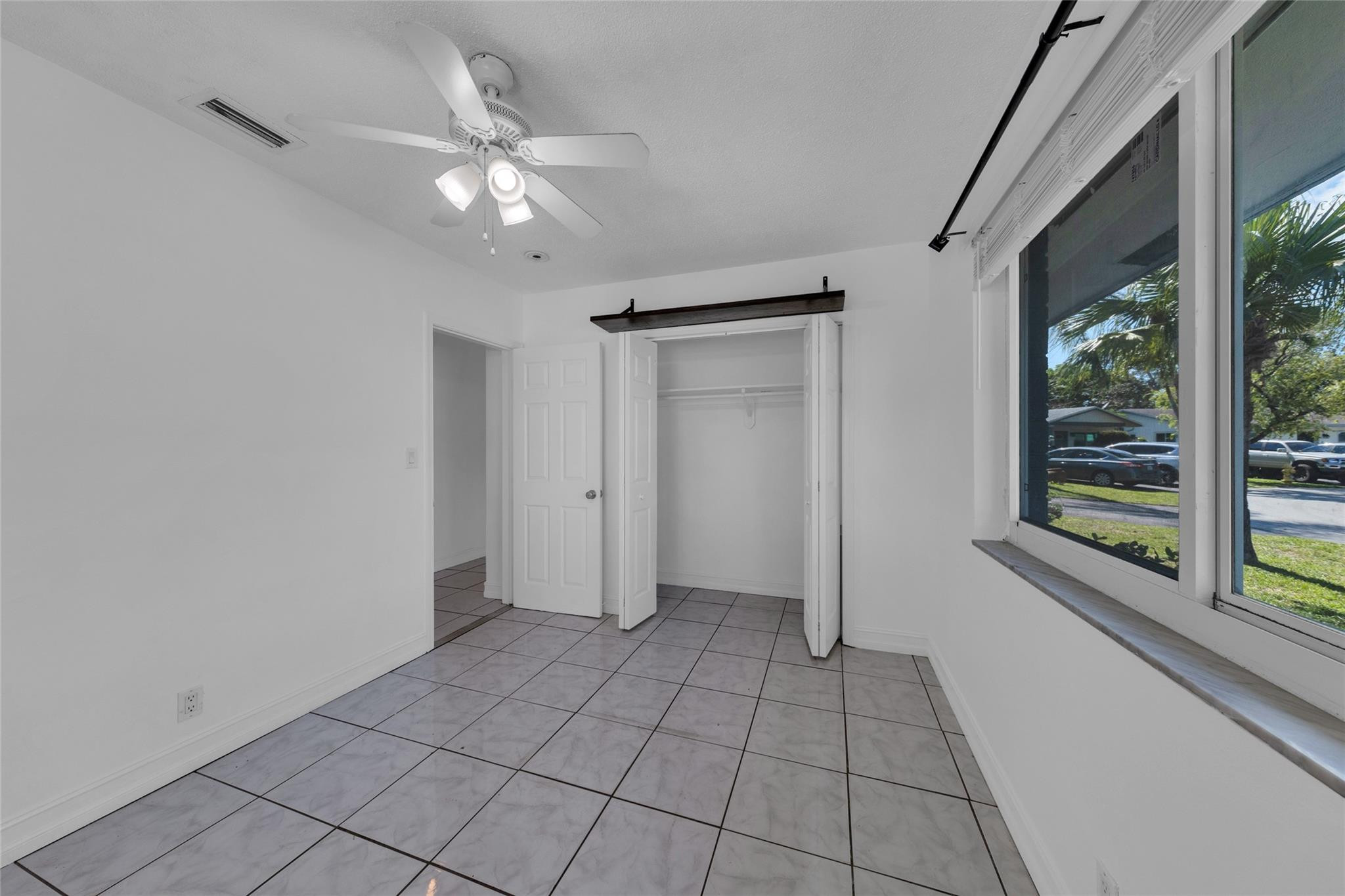 TAMARAC LAKES SECOND SEC - Residential Lease