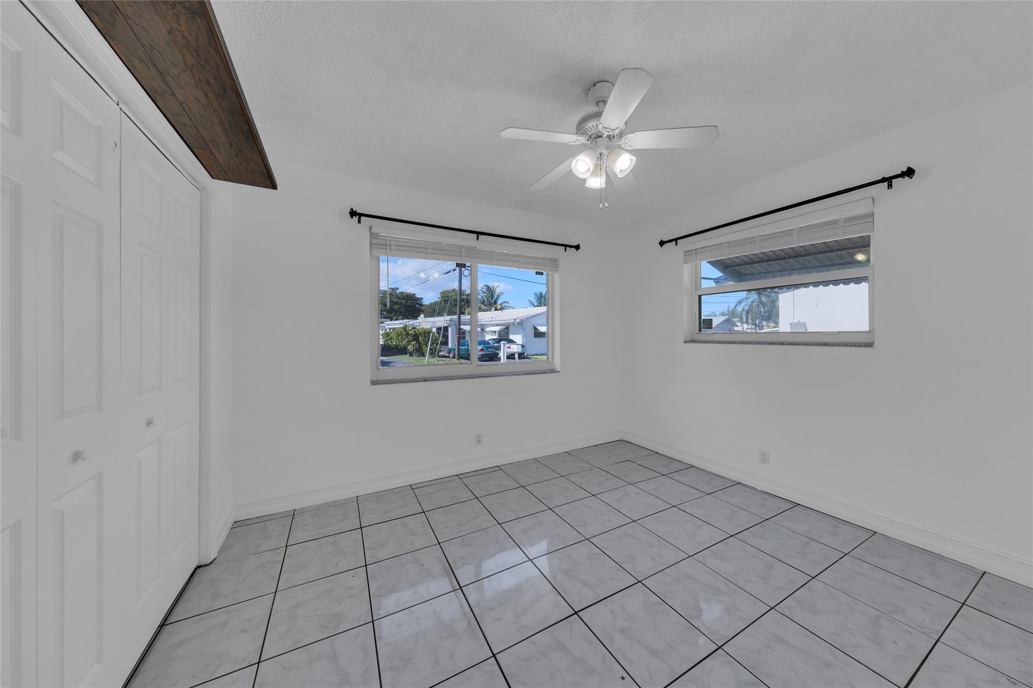 TAMARAC LAKES SECOND SEC - Residential Lease