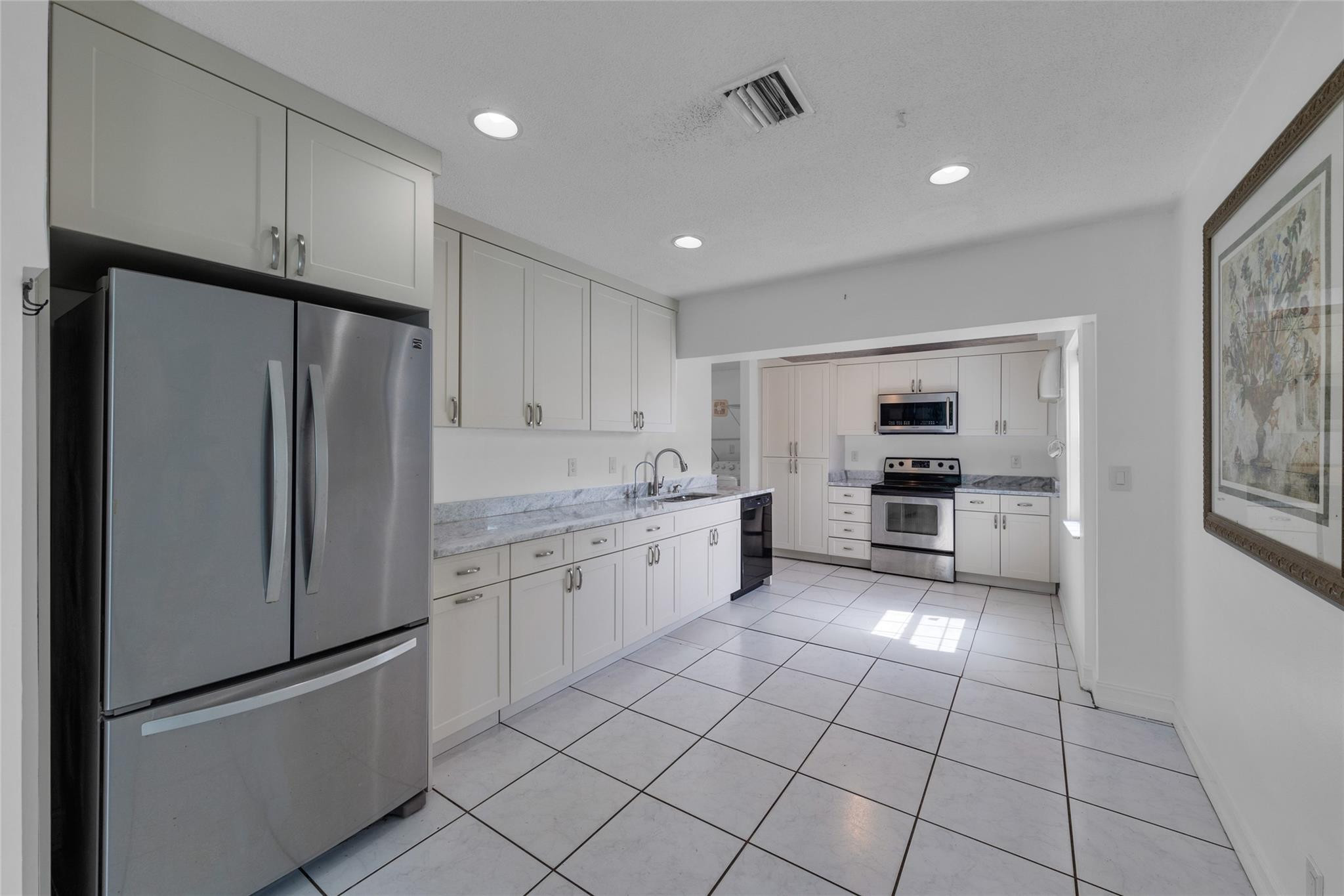 TAMARAC LAKES SECOND SEC - Residential Lease