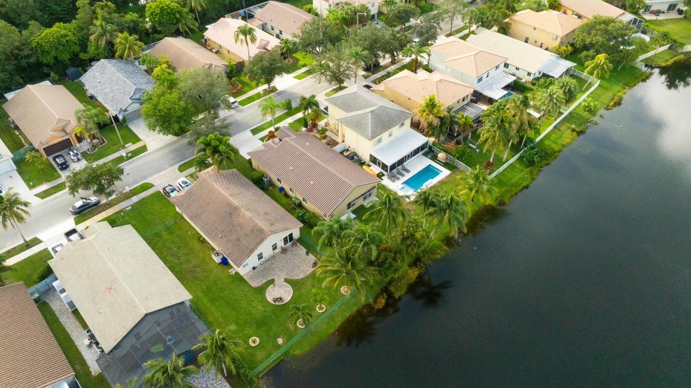 CRYSTAL POINTE - Residential