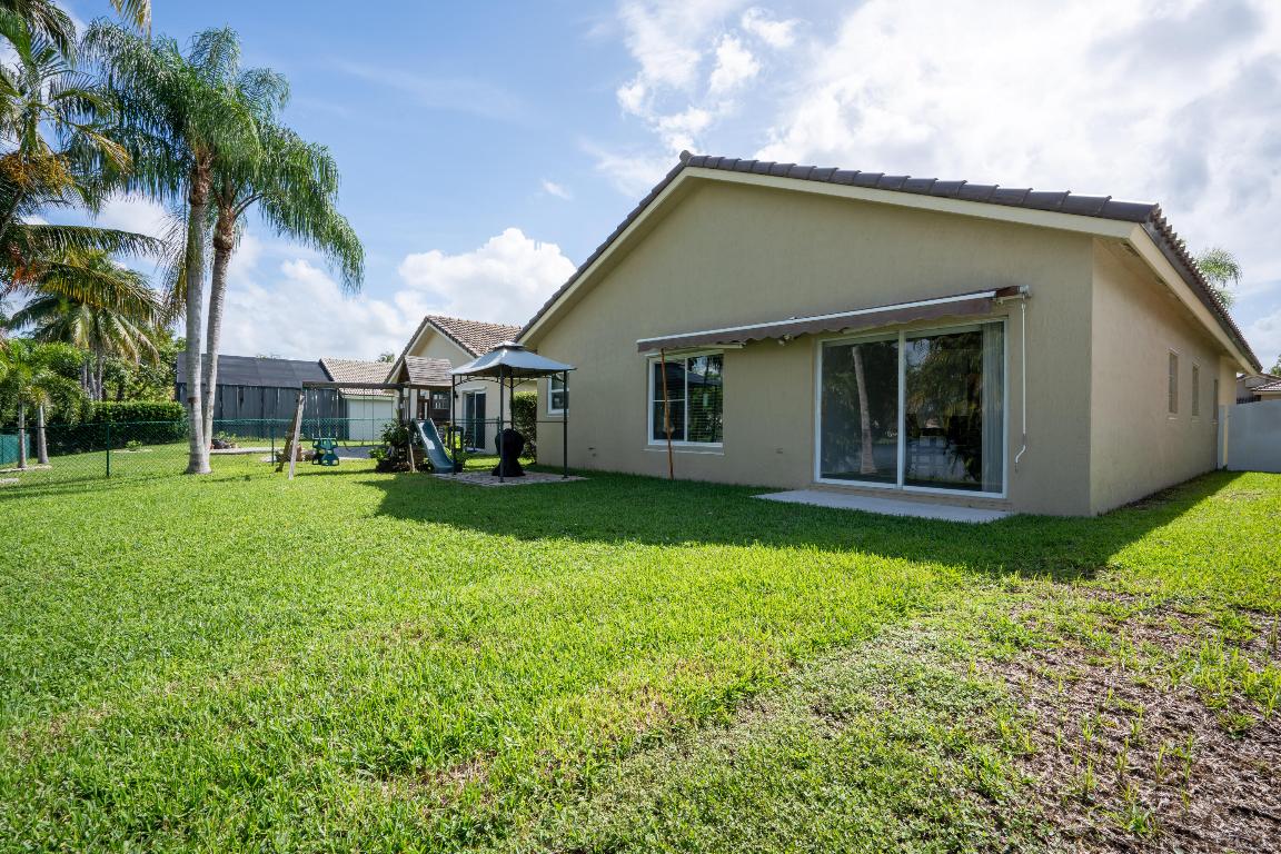CRYSTAL POINTE - Residential