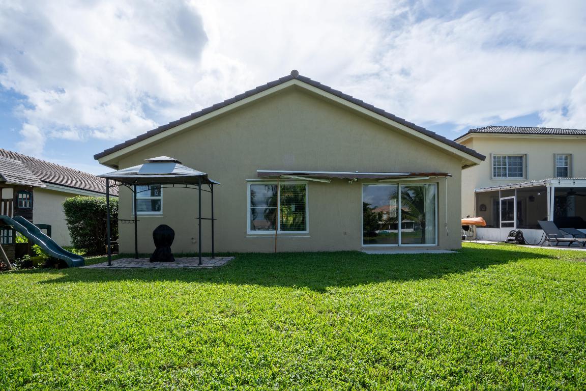 CRYSTAL POINTE - Residential