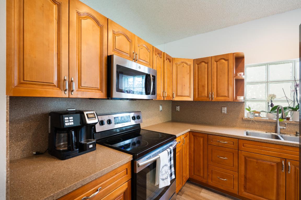 CRYSTAL POINTE - Residential