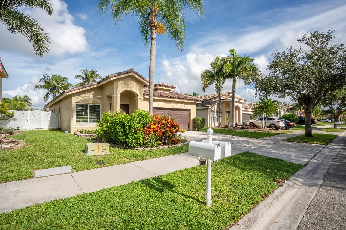 CRYSTAL POINTE - Residential