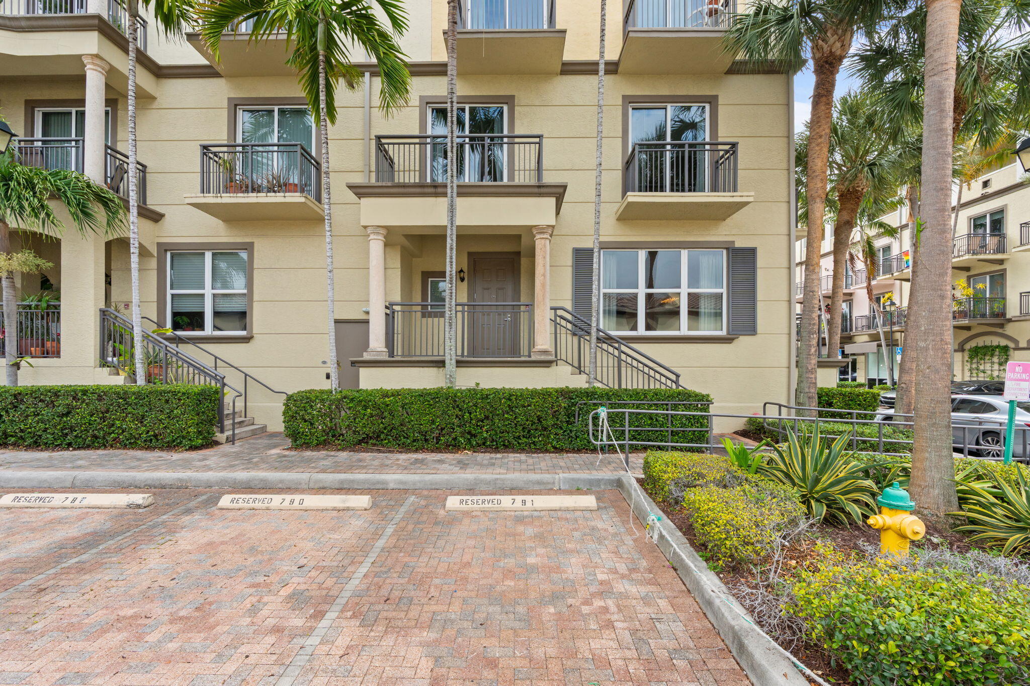 WILTON STATION RES CONDO - Residential