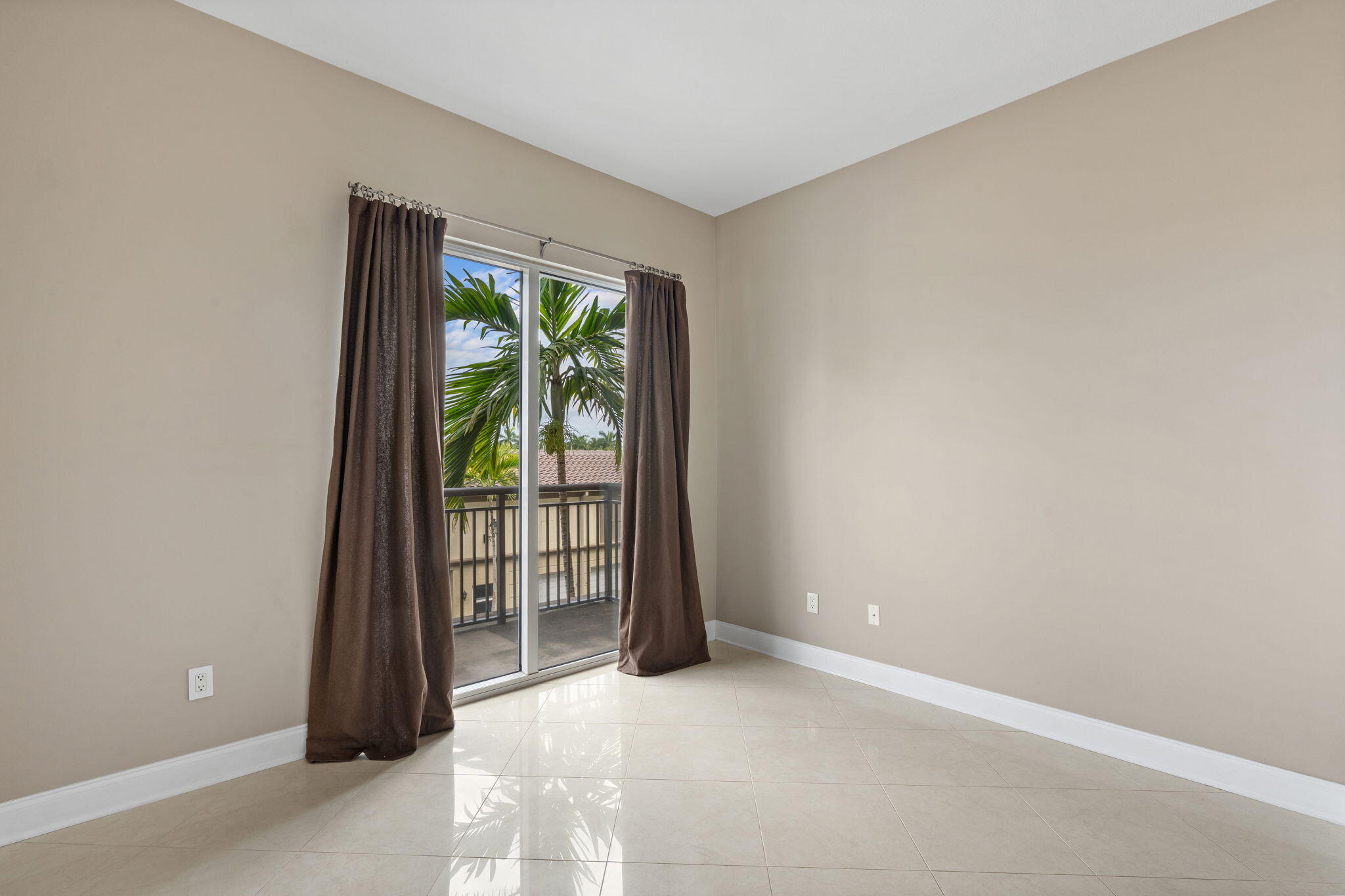 WILTON STATION RES CONDO - Residential