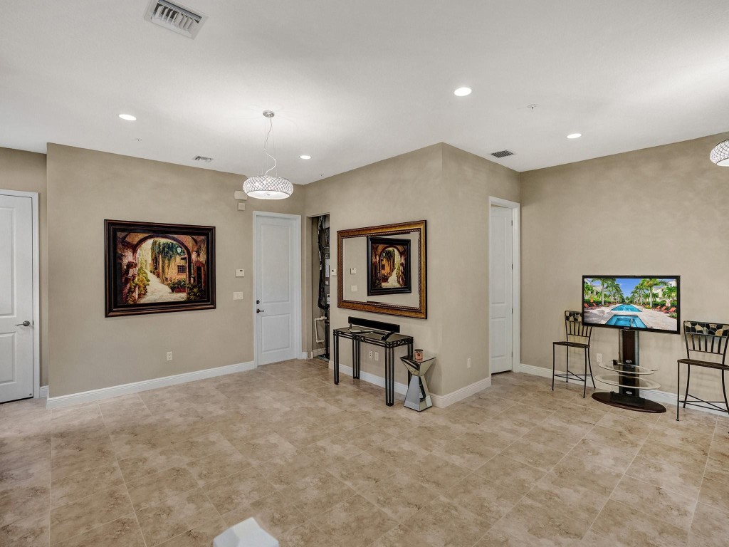 Centra Falls - Residential