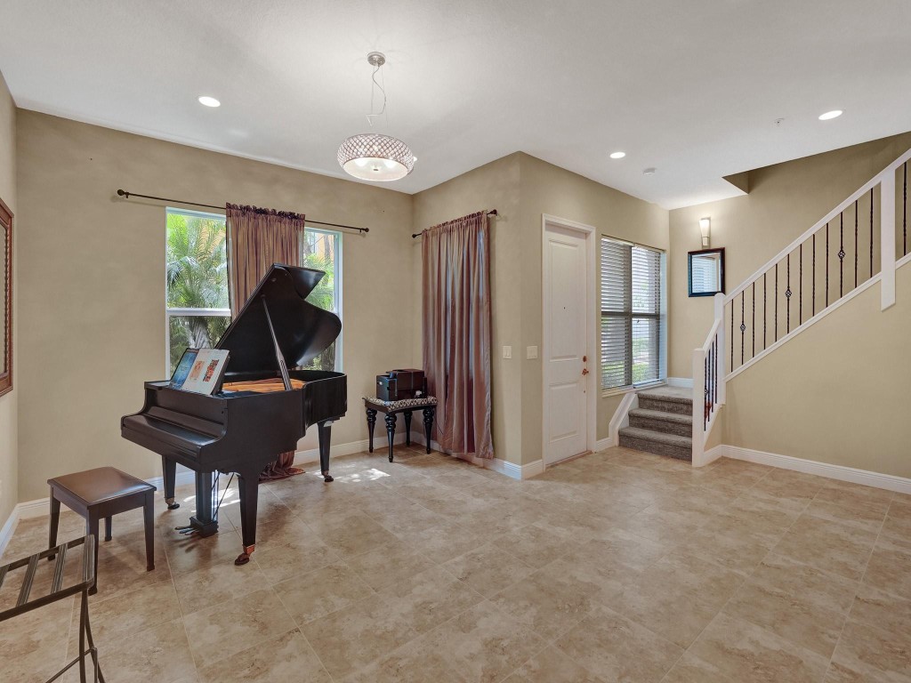 Centra Falls - Residential