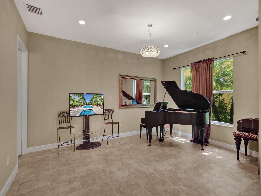 Centra Falls - Residential